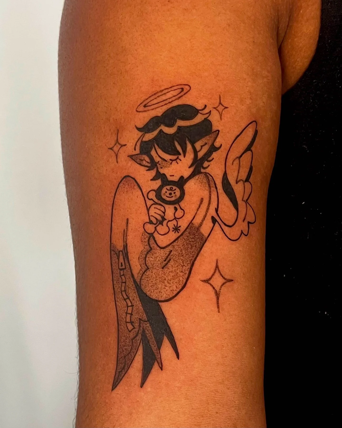 Edited flash for Noe!! Thank you so much! I love doing customs based of off my flash and I am always down to rework older designs 🙂&zwj;↕️
.
.
.
.
.
#montrealtattoo #montrealtattooartist #femaletattooartist #ignorant_tattoos #illustrativetattoos