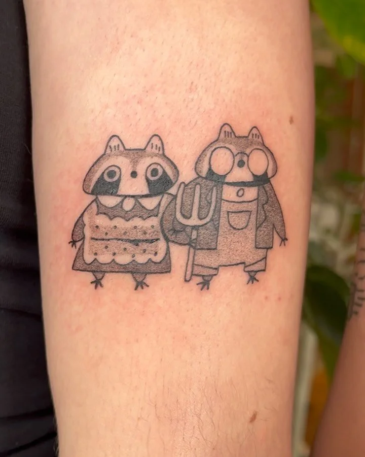 Double post today because I can&rsquo;t believe I never posted these American Gothic raccoons I did like 2 whole years ago 😵&zwj;💫 thank you Ceilidh !!
.
.
.
.
.
#tattoomontreal #montrealtattoo #montrealtattooartist #femaletattooartist #womantattoo