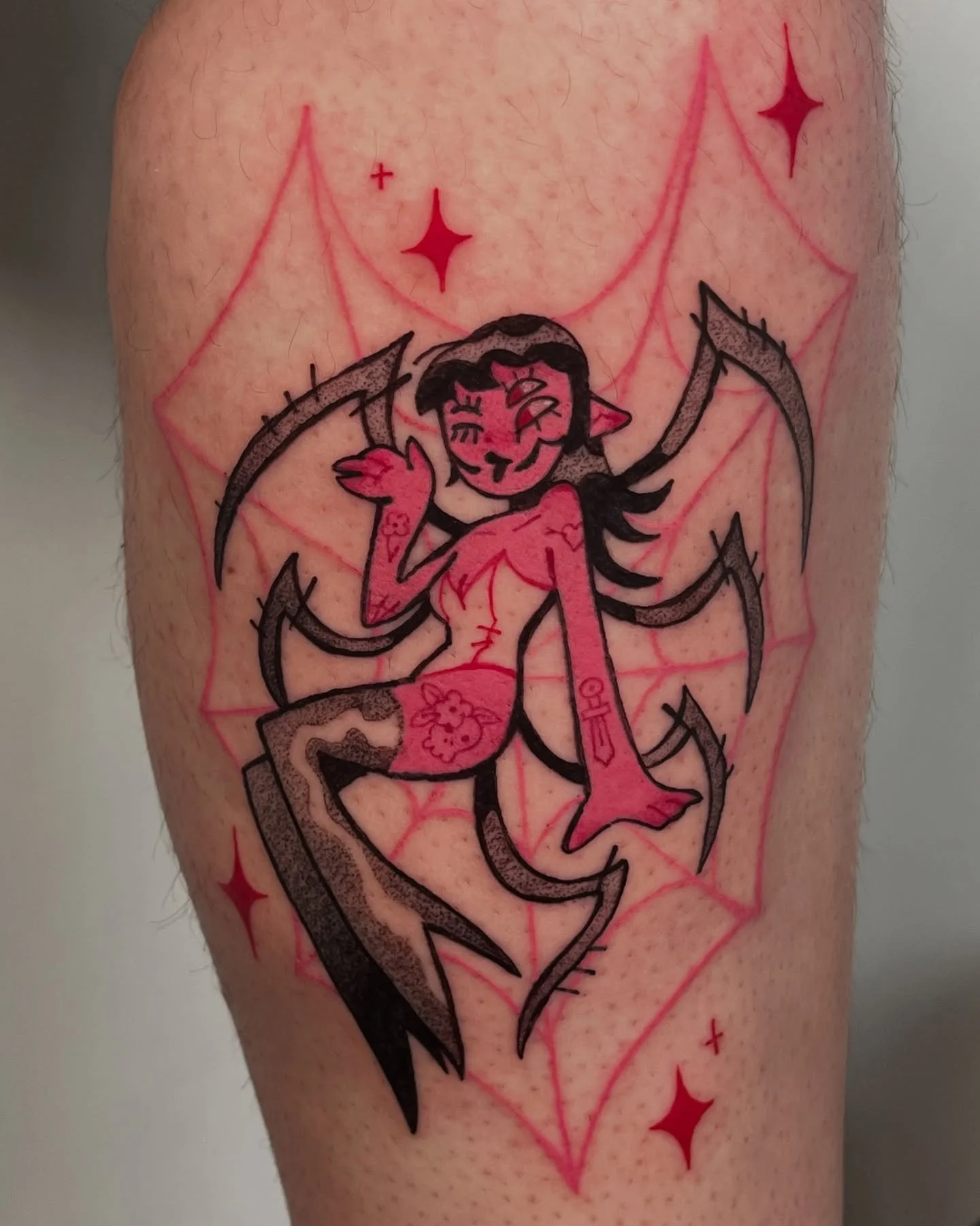 Custom spider gal for Magnus thank youuu!!! I loooove how she turned out im sad i only took pictures from weird angles haha.
Fyi im the worst picture taker if u never see ur tattoo posted just know its most likely because i took awful pics 😭
.
.
.
.