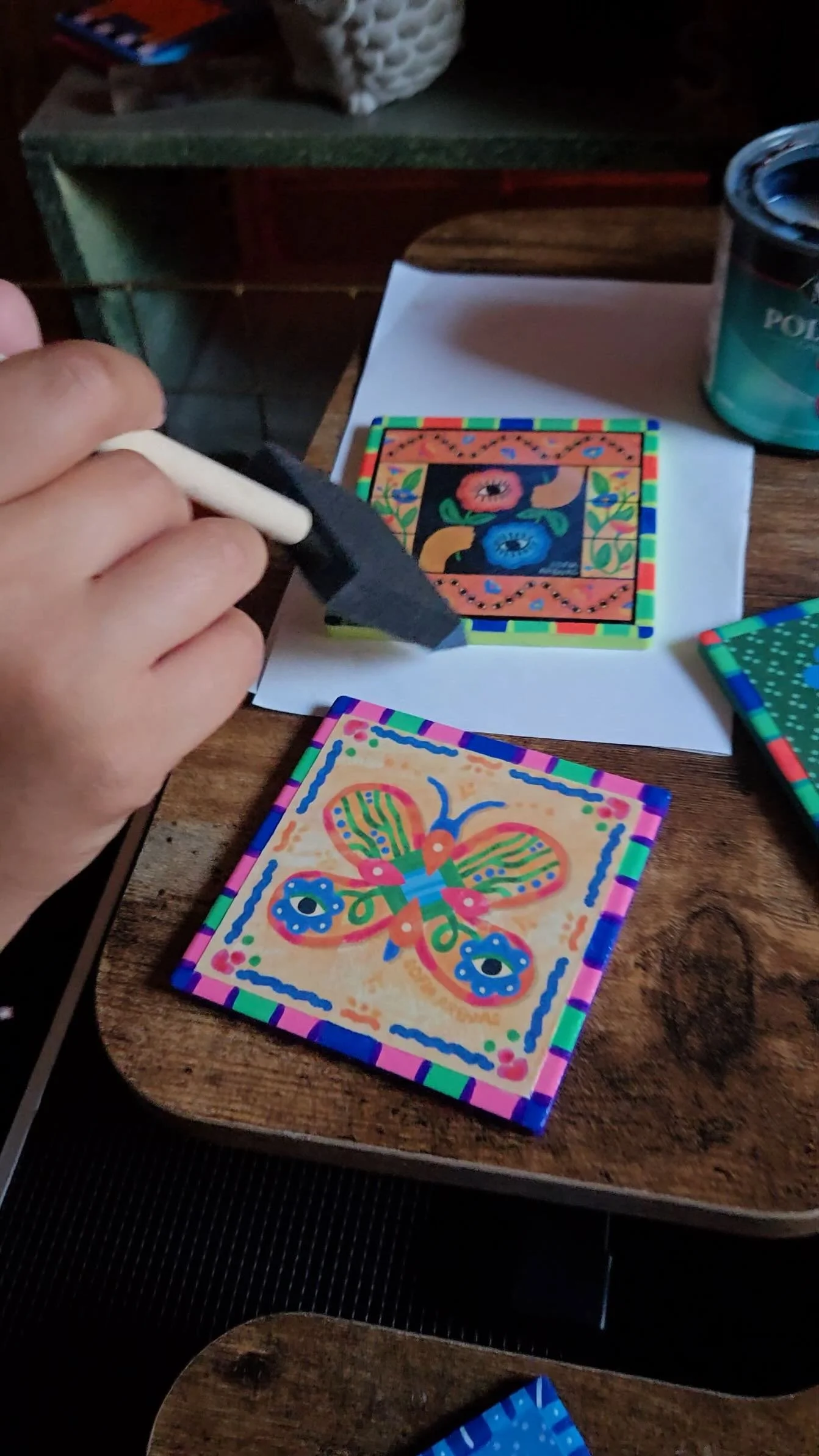 Taking a brush and sealing these hand-painted tiles just does it for me 🖌️
Especially knowing they’ll be ready to use once they dry!
I’ve been quietly testing tile painting behind the scenes 🌈 Now they’re drying to be waterproof