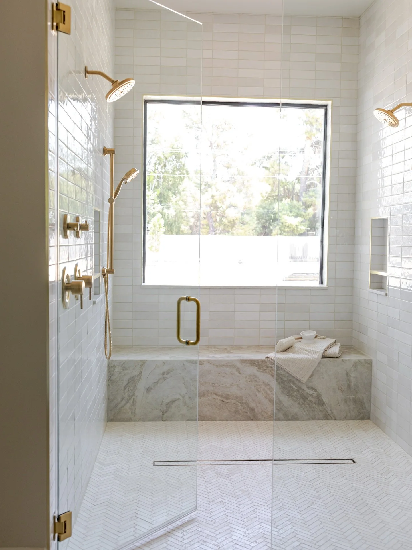 Designing a great shower is all about layering.

Material.
Texture.
Tone.
Light.

Every element works together to create a space that feels calm, functional, and elevated all at once.

These are some of our favorite moments across projects,  all root