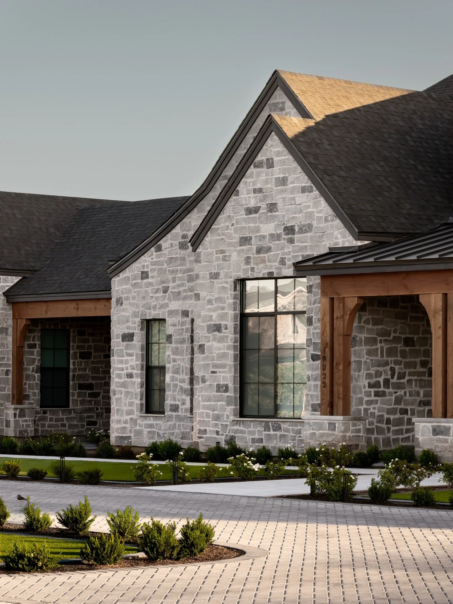 Desert spring.
Golden light.
A home that knows exactly how to show off. 

Project #JamesBondBuild 
Architect @gradyolsendesign 
Landscape design @shearondesigncollective 
Photography @kellijohnson.portfolio 

#QueenCreekRealEstate #CustomHomeDesign #