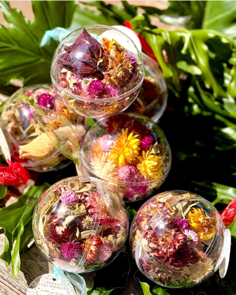 dried+floral+christmas+ornament.png