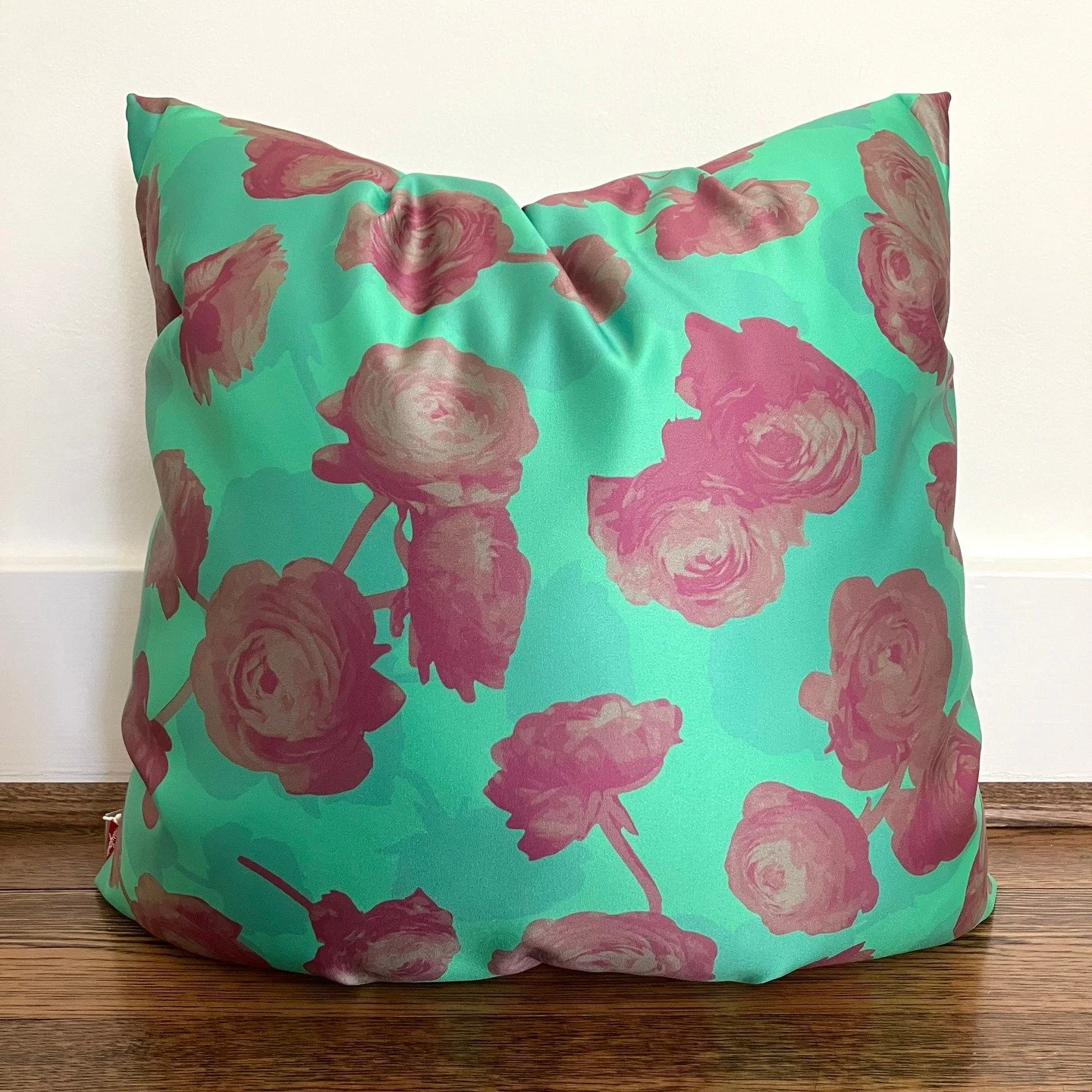 Introducing marylouise pillows! Super huggable 18&quot; satin pillows in some of our most beautiful prints. Available now at the best new gift shop in Pittsburgh @saplingandsons ! ❤️

#flowers #flowerlovers #handmade #handmadepittsburgh