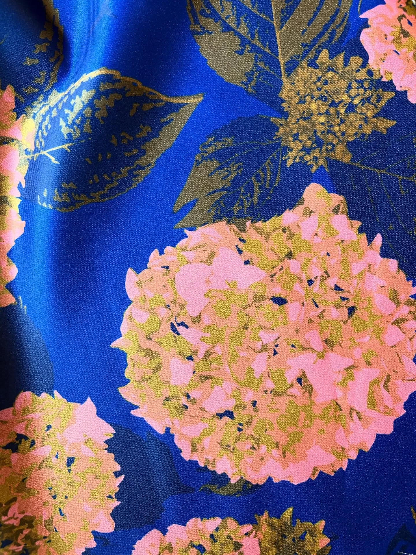 Marylouise hydrangea pattern in blue. ❤️

#flowers #flowerlovers