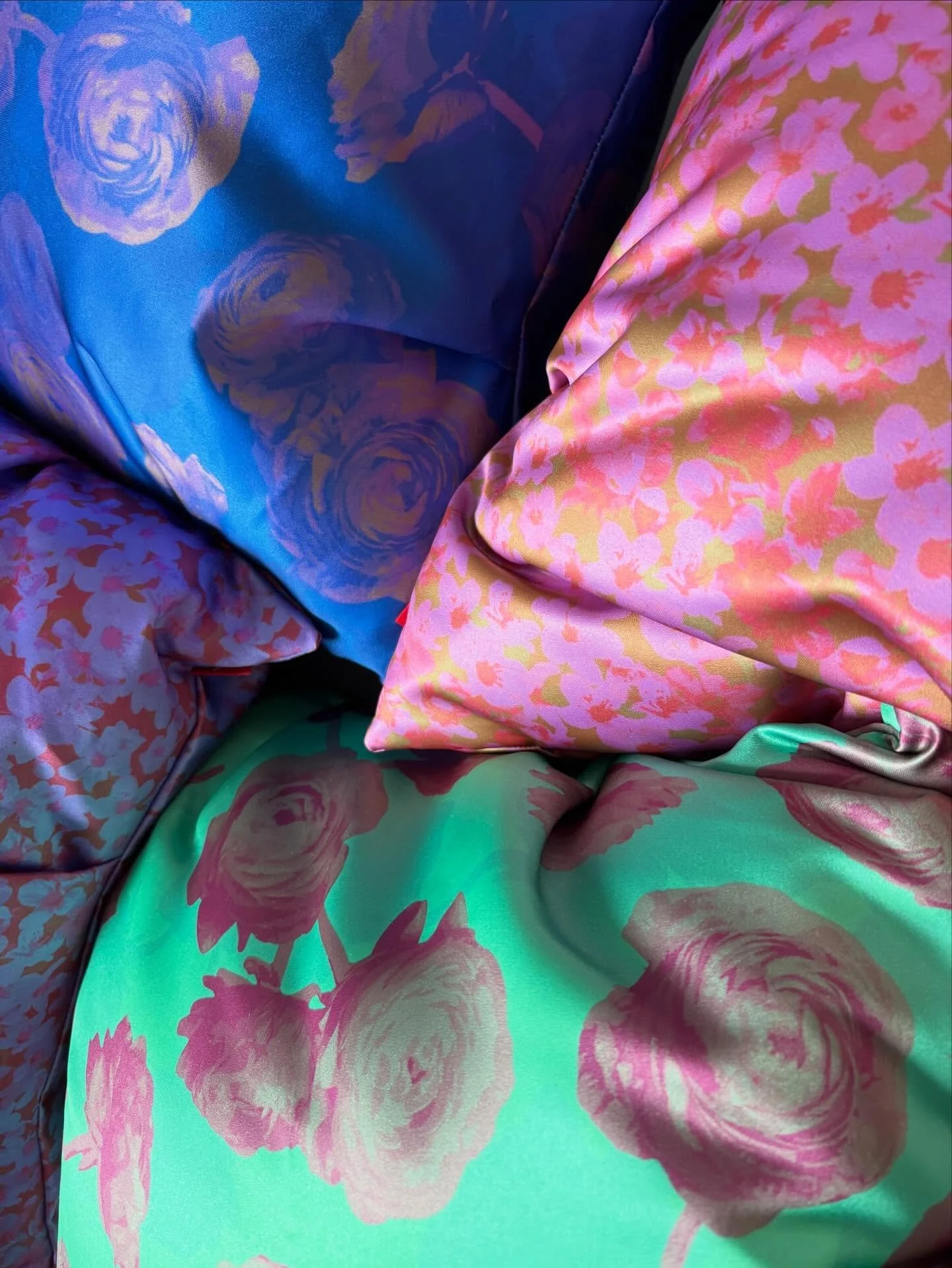 Hey Pittsburgh, I promise Spring is coming&hellip;

#flowers #flowerlovers #pillows