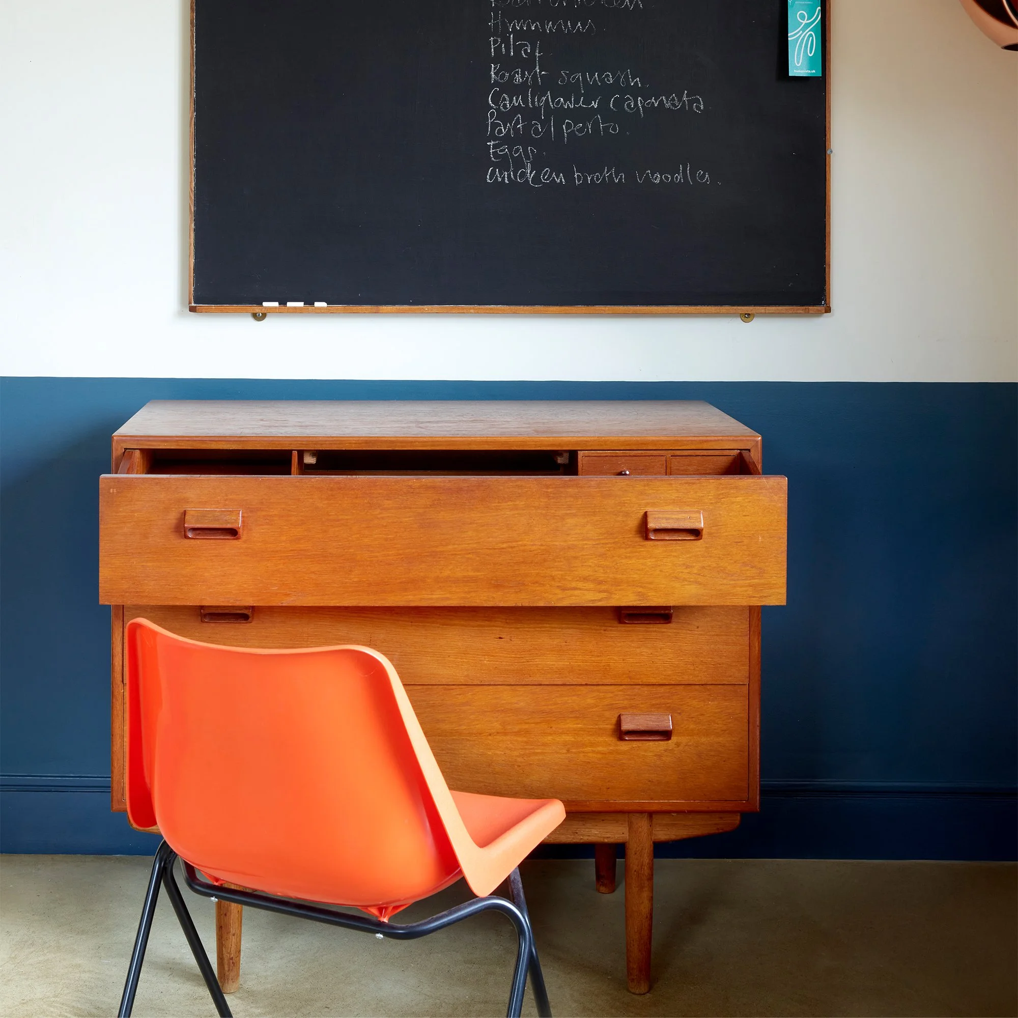 Secretaire_0002_Hester shoot140261v2.jpg