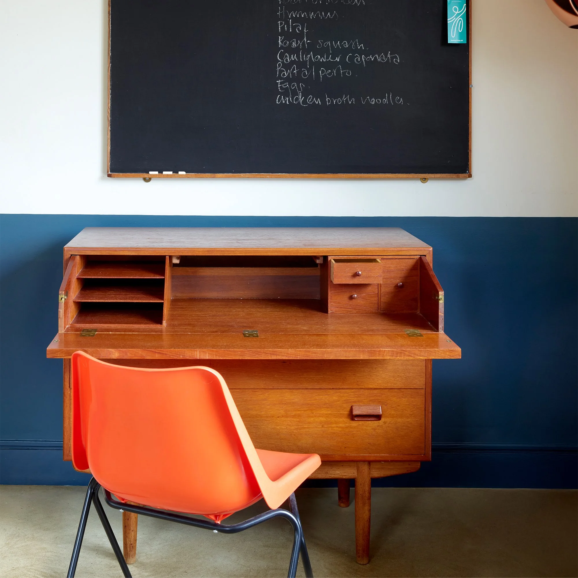 Secretaire_0003_Hester shoot140261v3.jpg