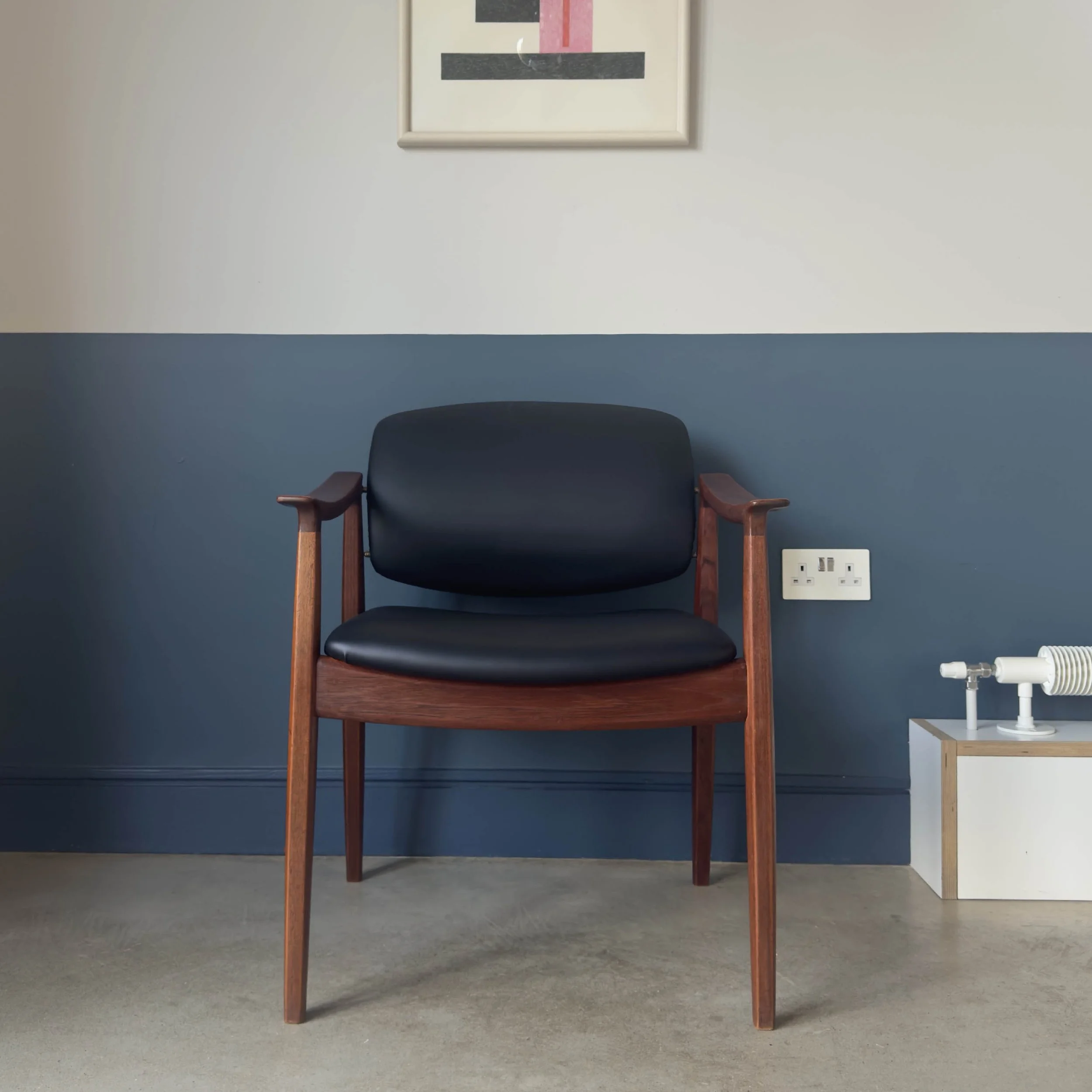 KindtLarsenChair_0002_Layer 3.jpg