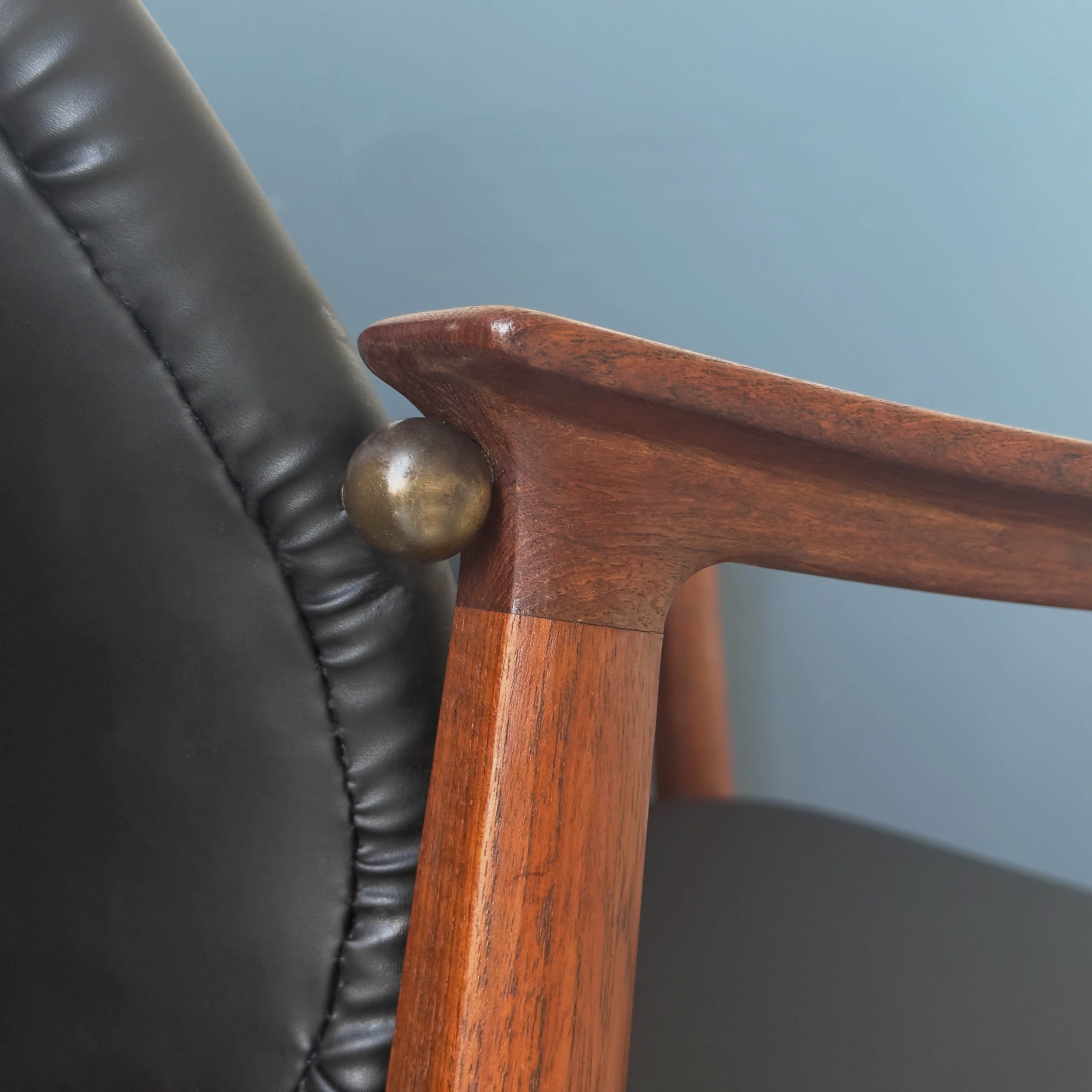 KindtLarsenChair_0005_Layer 0.jpg