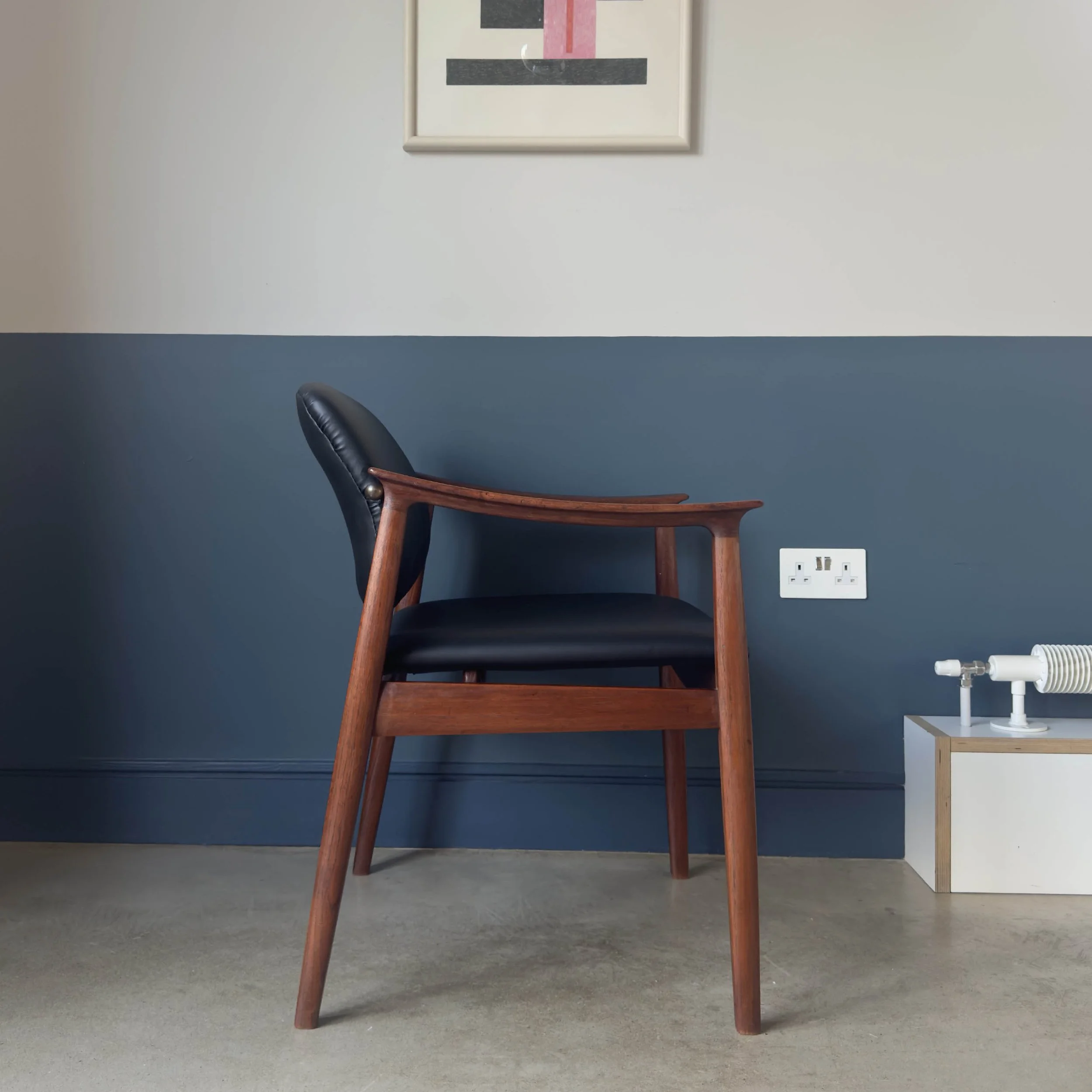 KindtLarsenChair_0004_Layer 1.jpg