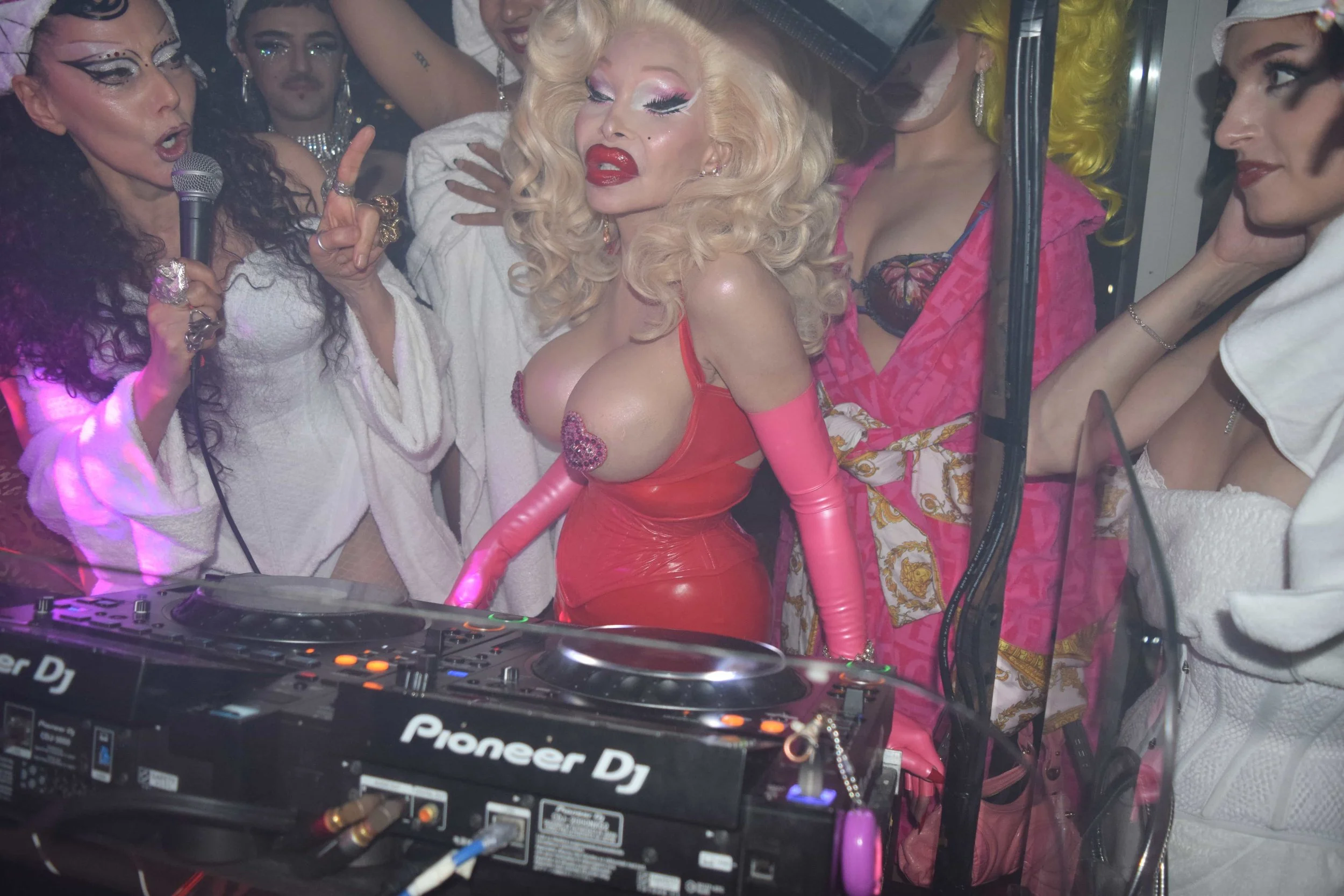 SUSANNE BARTSCH AMANDA LAPORE BY ANDREW WILLIS 10197.JPG