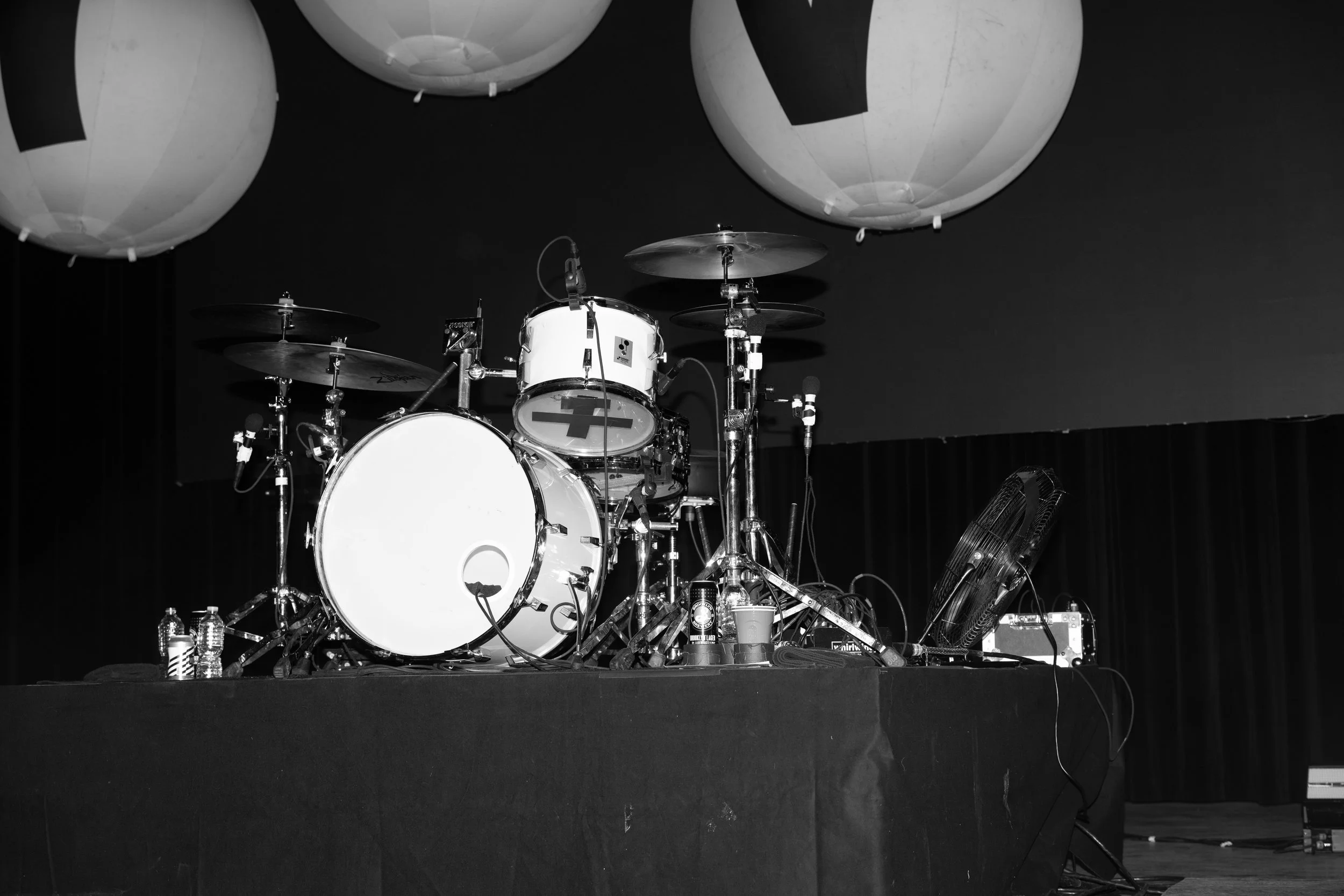 THE HIVES THE CHATS BROOKLYN PARAMOUNT PHOTOGRAPHED BY ANDREW WILLIS 16.jpg