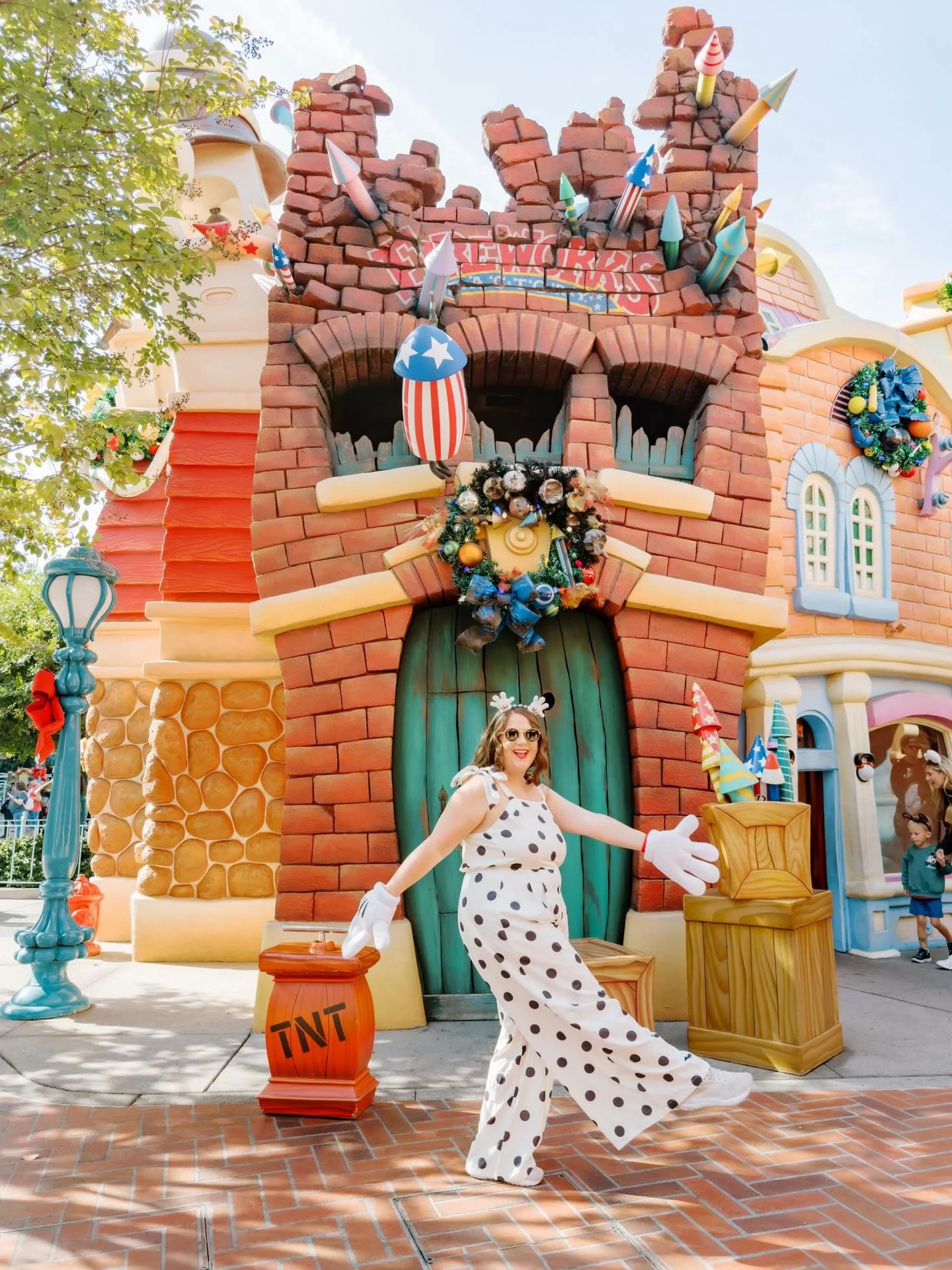 Toontown is bursting with holiday cheer &mdash; and it&rsquo;s the perfect spot for fun, colorful photos! 🎨

✨ Travel tip: Visit early in the day for the best lighting and fewer crowds.

✨ Bonus: The whimsical d&eacute;cor here is a sensory-friendly