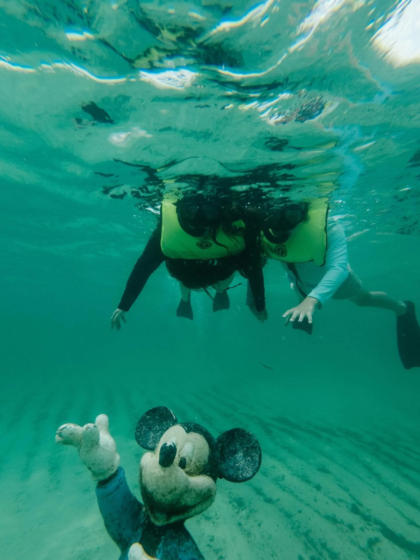 🐭Yes, that&rsquo;s Mickey&rsquo;s Under the Sea. 🤿
Castaway Cay&rsquo;s snorkeling lagoon was intentionally designed to be calm, clear, and beginner‑friendly.

The lagoon is perfect for first‑time snorkelers and families thanks to protected waters 