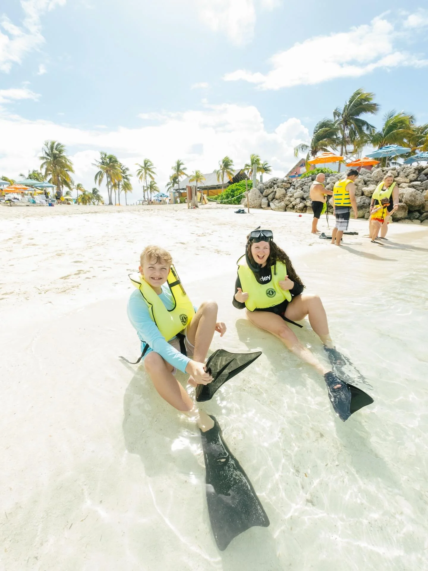 Snorkeling at Castaway Cay is even better with a little strategy:

&bull; Go earlier in the day for clearer water and fewer snorkelers
&bull; Wear a rash guard or swim shirt for comfort and sun protection
&bull; Bring your own mask if you prefer a cu