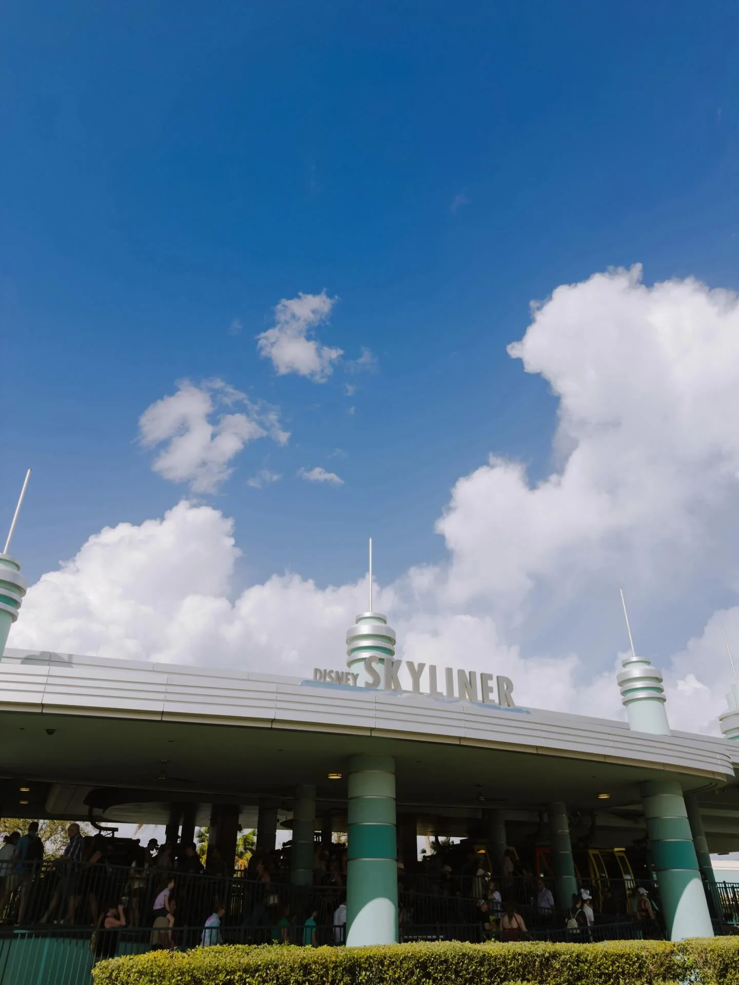 Skyliner resorts help families spend less energy on logistics and more energy on the actual vacation.

Why?!?! 

&bull;Transportation feels easier to understand and plan around
&bull;Less dependence on buses can mean less morning stress
&bull;The flo