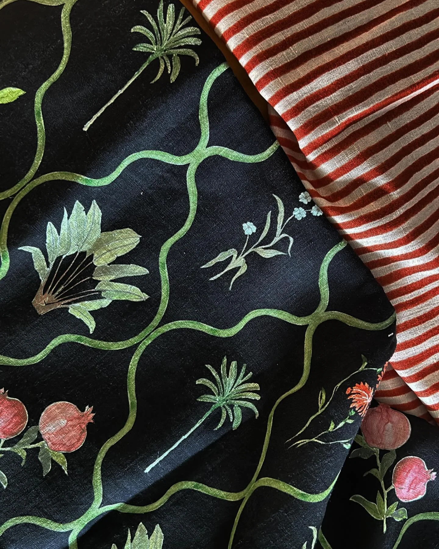 New Linen! Trellis in Black &amp; Cabana Stripes in Red. 🐞

#surfaceprintdesign #patterndesign #textiledesign #originalprints #printstudio #textiledesigner