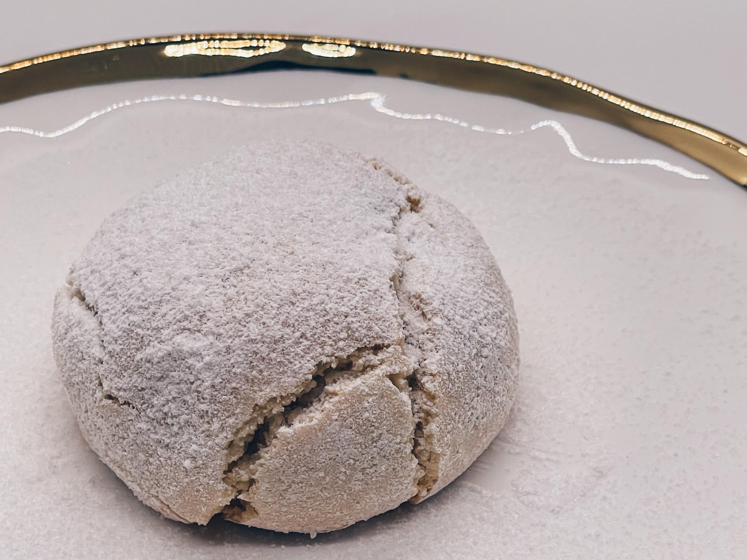 Amaretti cookies