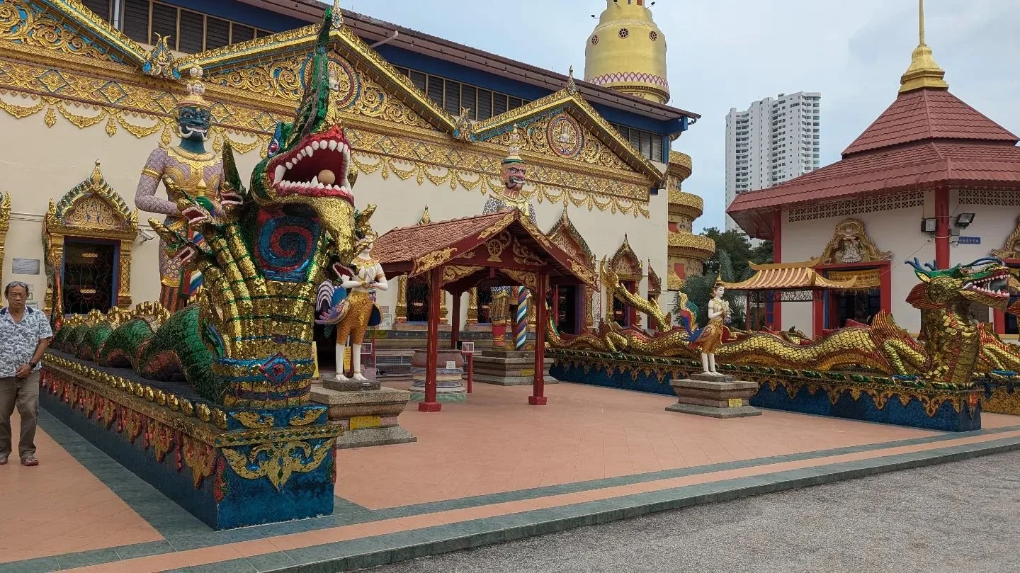 Part 1 of the Penang Hill and Georgetown tour. We went to the Thai and Burmese Bhudist temples in Penang, a Batik fabric factory and then went up Penang Hill. Finished off by checking out the street art around Georgetown and then went to the up side 