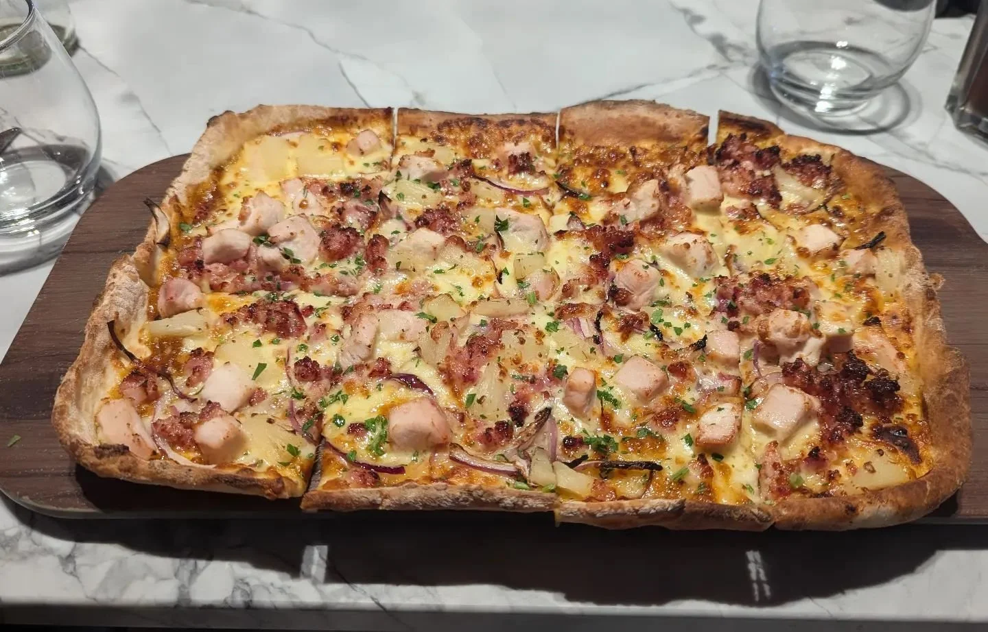 Great lunch at the HWY (Highway Hotel). The BBQ chicken pizza was really good, highly recommend it. 

#pizza #highwayhotel #adelaide #adelaidefoodie