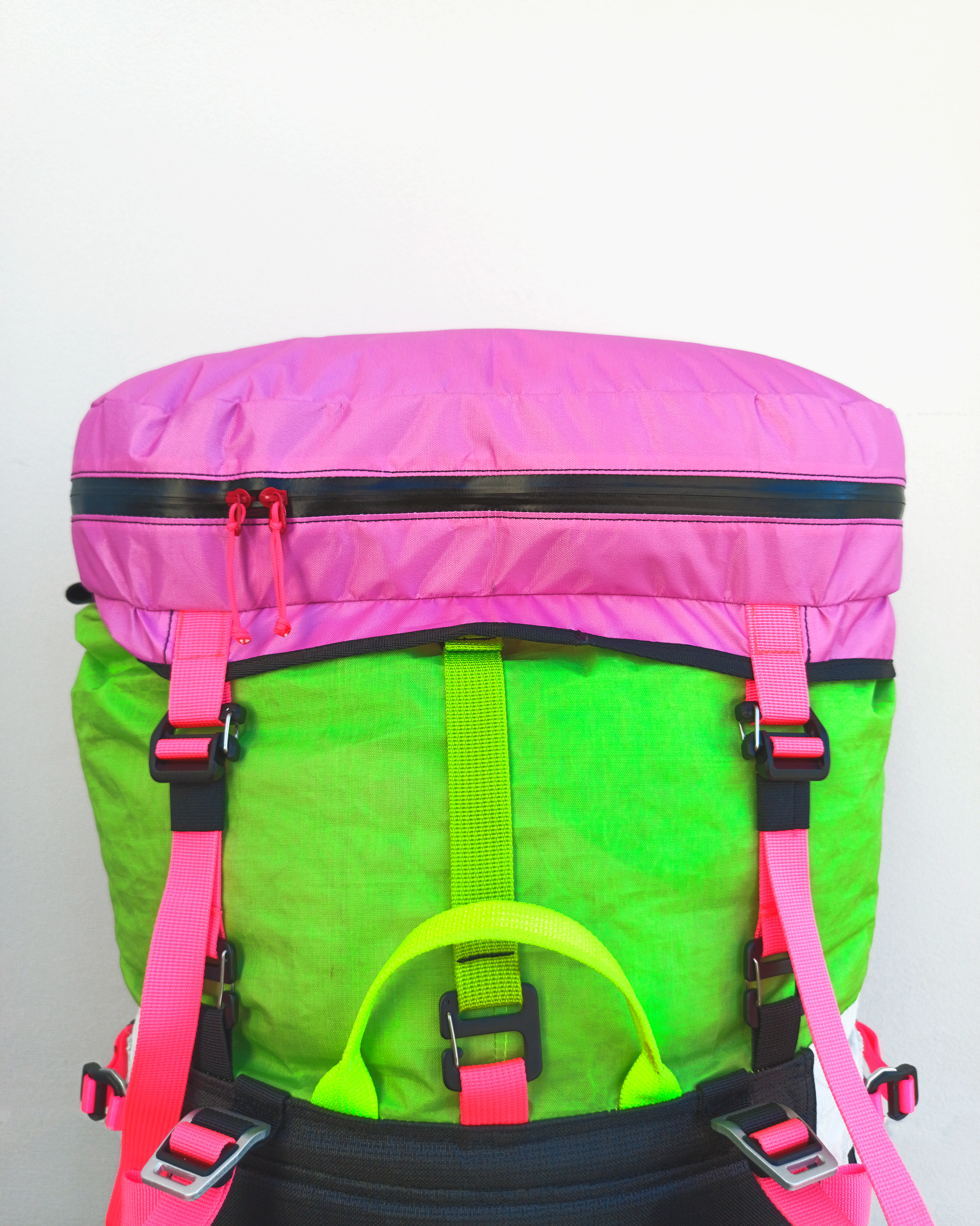 Pocket Options (Lid, Removable Belt Pocket, Internal Pocket)