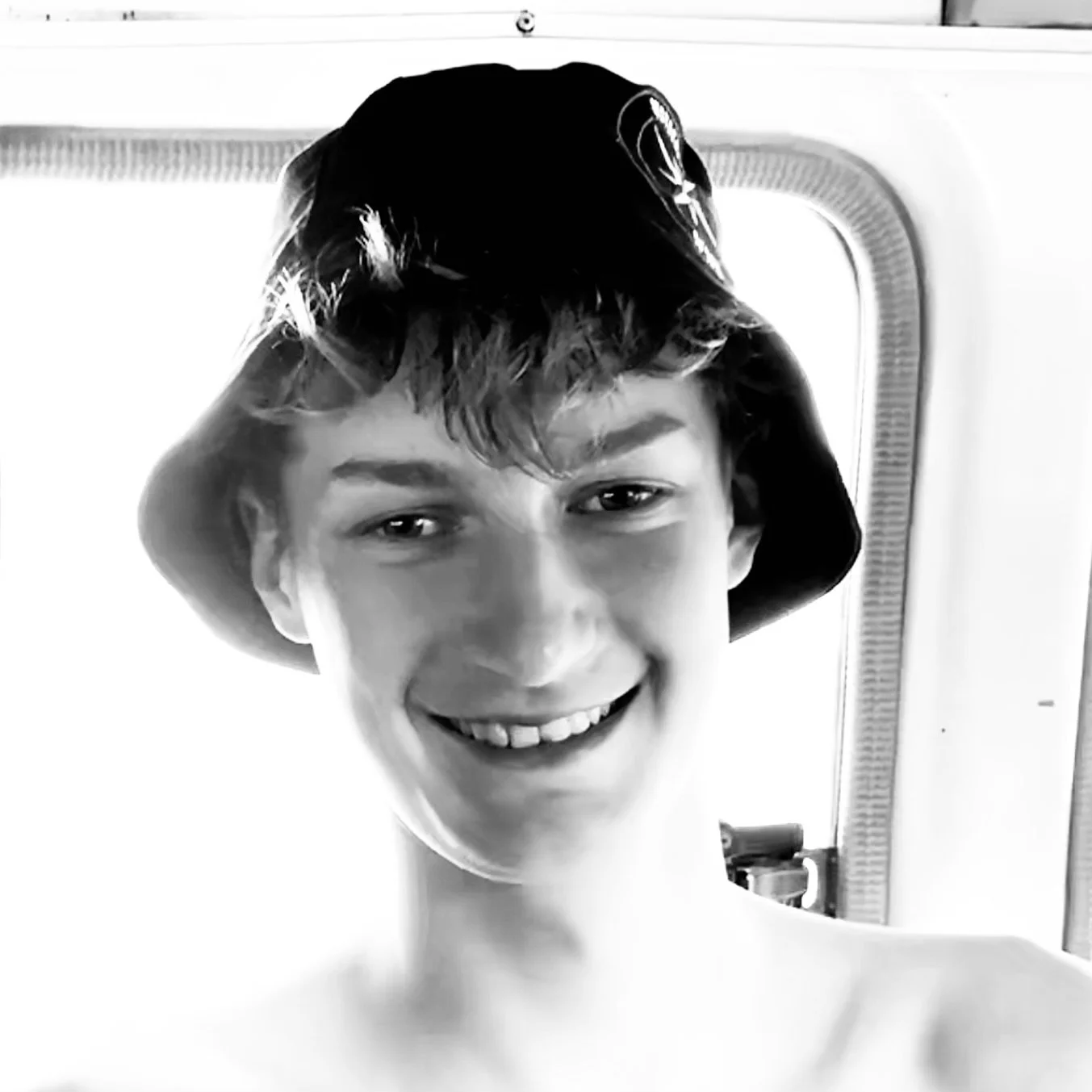 Mats fischermanshead blij dahab vacantie zwart wit 18 jaar 2022 foto freediven