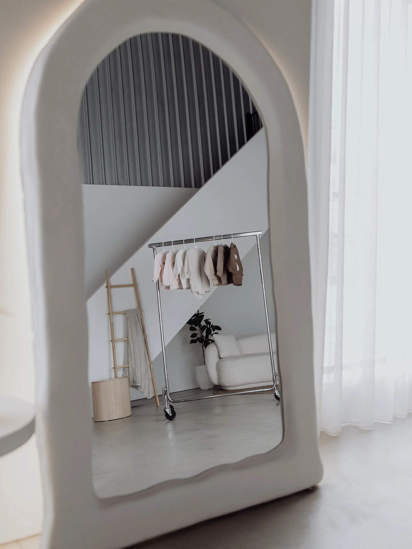 Another local business bringing their vision to life✨

There&rsquo;s nothing better than seeing @emrose.designs products styled and captured right here at Studio Valente. Creativity flows differently when the right products meet the right space. 🤍

