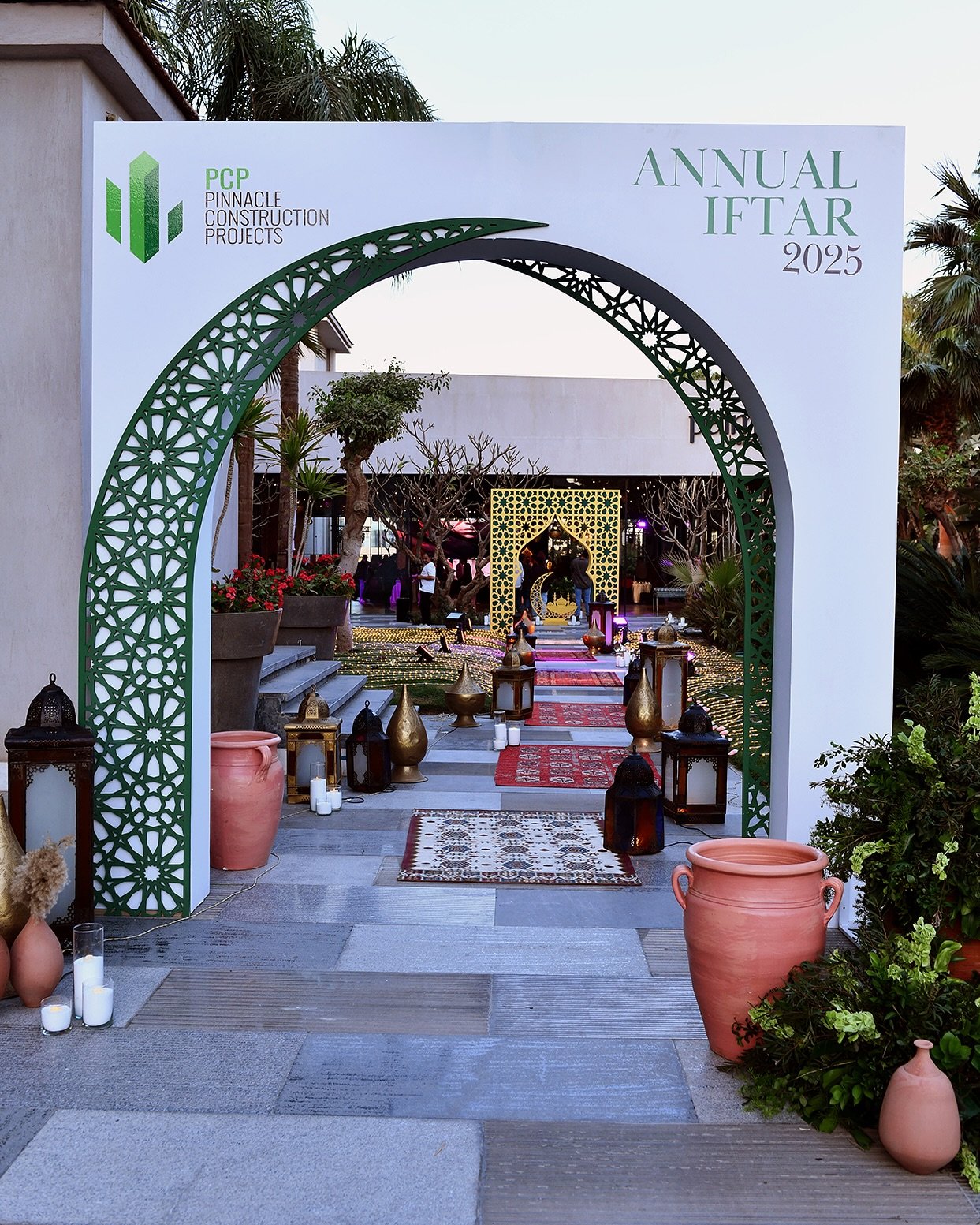 Golden hour to moonlit magic ✨ This entrance set the tone for a beautiful evening for this special Ramadan Iftar. Swipe to see the transformation! #RamadanIftar