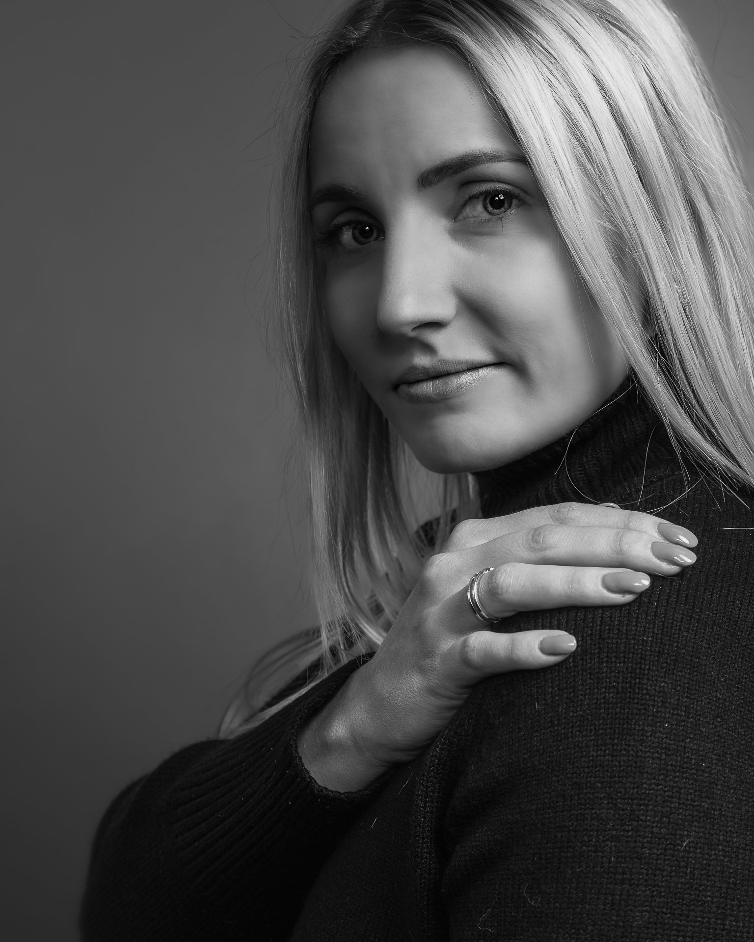 Portrait einer Frau by #VULIC - schwarzweiß, zeitlos und edel