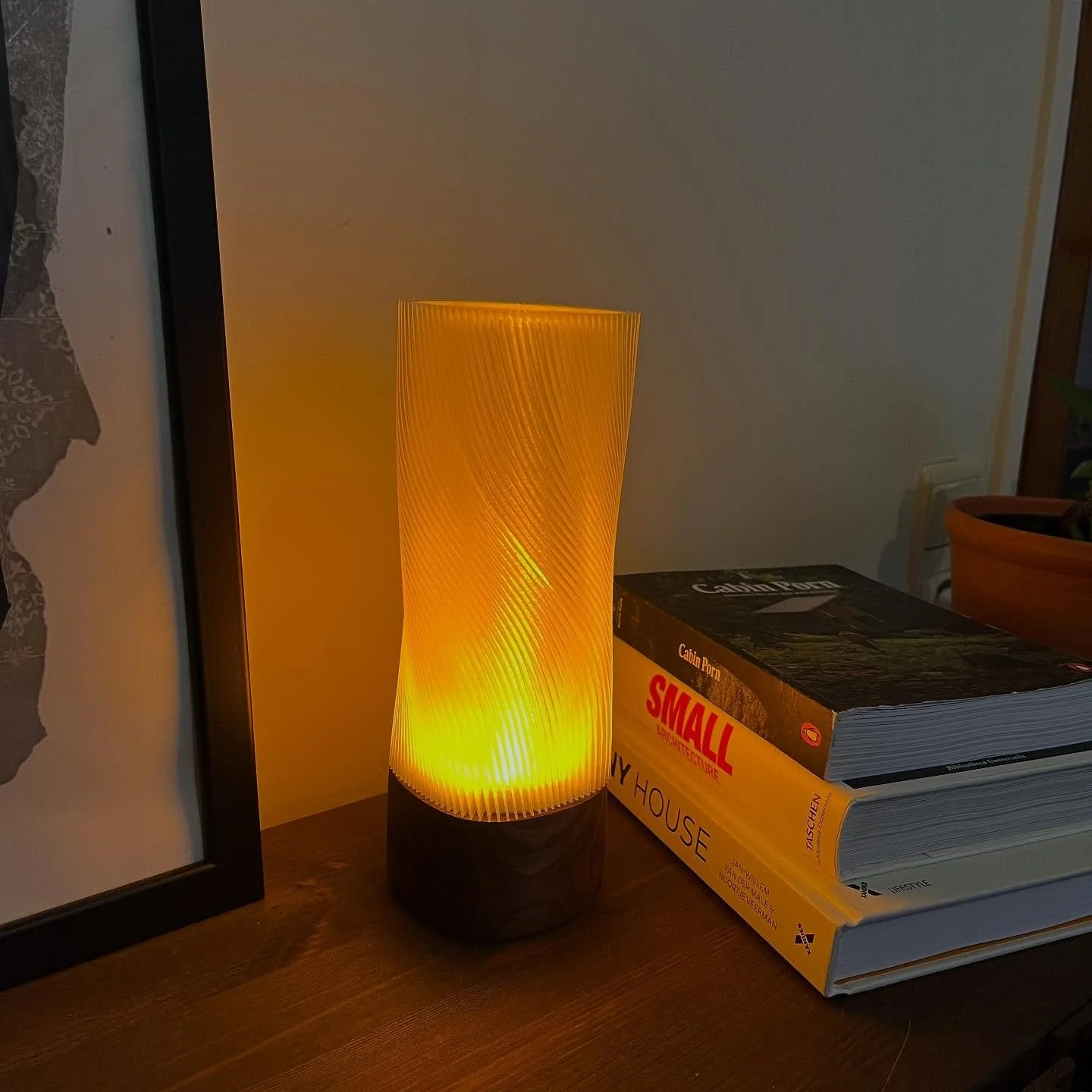 Walnut meets 3D printing. Experimental custom lamp, what do you think?