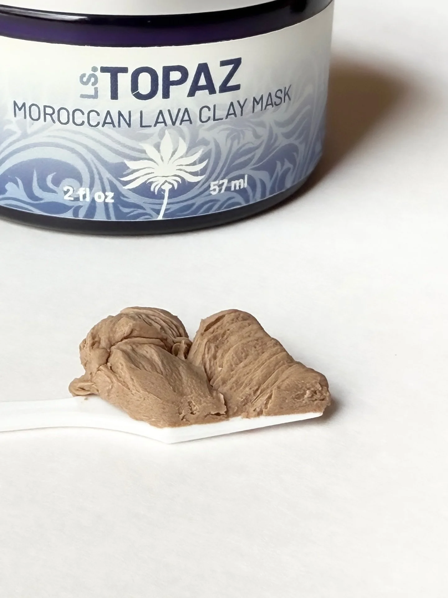 Love clay masks but hate the mess? Our Moroccan Lava clay mask comes pre-mixed for a no-fuss application!🙌🏼 
#facial #facemask #claymask #naturalskincare #luxuryfacemask #veganfacemask #naturalclaymask