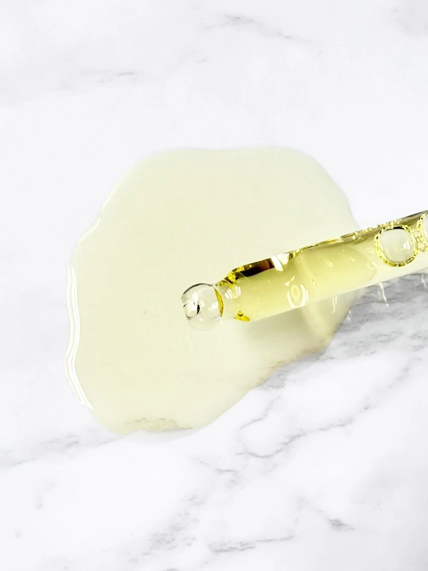 Our Botanical Facial Oil is formulated especially for mature skin. It delivers rich anti-aging ingredients that are gentle yet effective.🙌🏼🍃
#skincareroutine #luxuryskincare #veganskincare