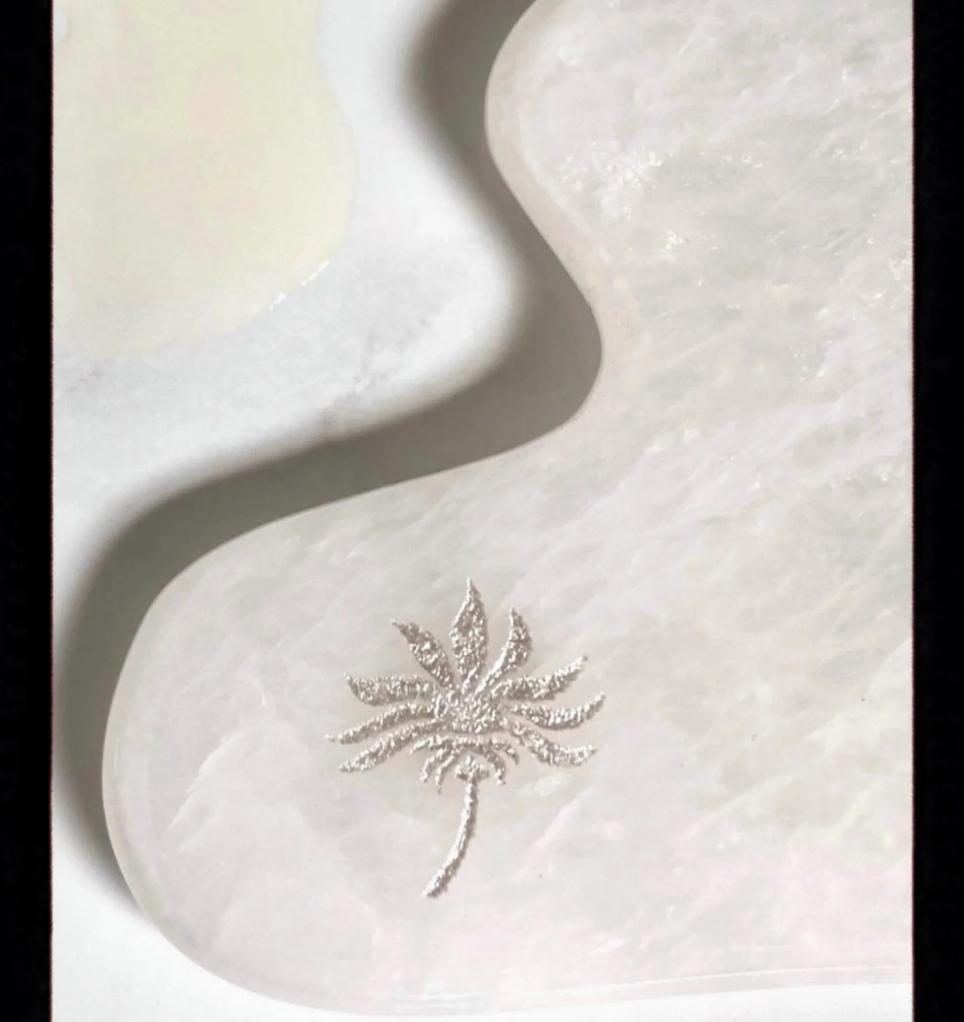 💎 Discover Timeless Elegance with LS.Topaz Botanical Skincare 💎
Indulge in the luxury of our exquisite White Jade GUA SHA facial sculpting tool. Handcrafted from pure, luminous white jade, this piece is more than a skincare tool—it’s a