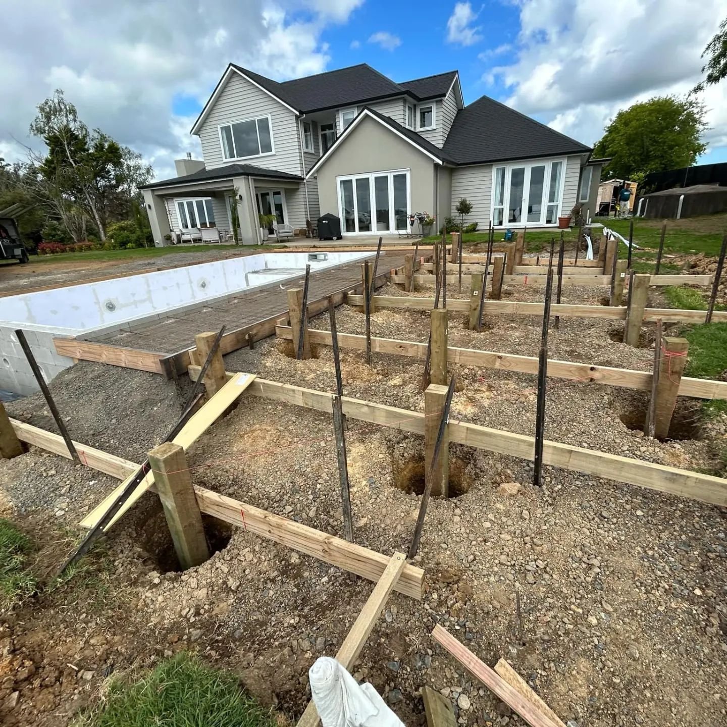Summer is looking good for this Whitford property. Watch this space for outdoor living inspo. 

#Decks
#Aucklandbuilders
#NZbuilders
#Renovations
#CNBuild