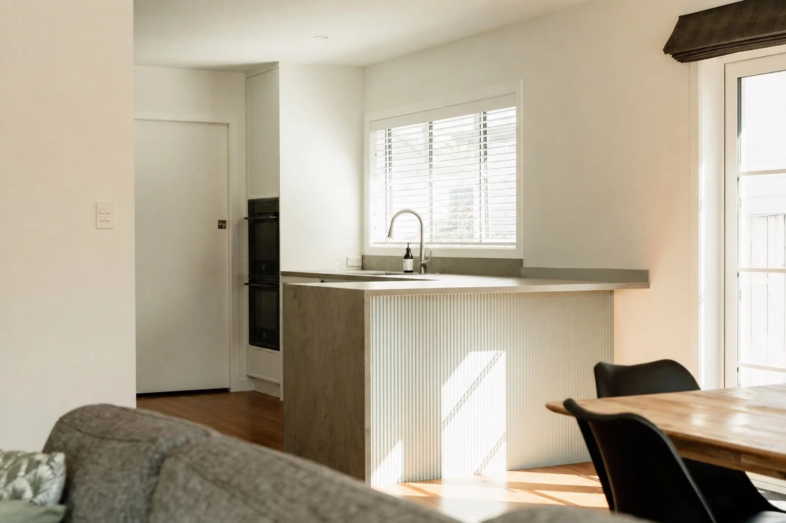 kitchen-wide-benchtops-cleared-soap-retained-gallery.jpg