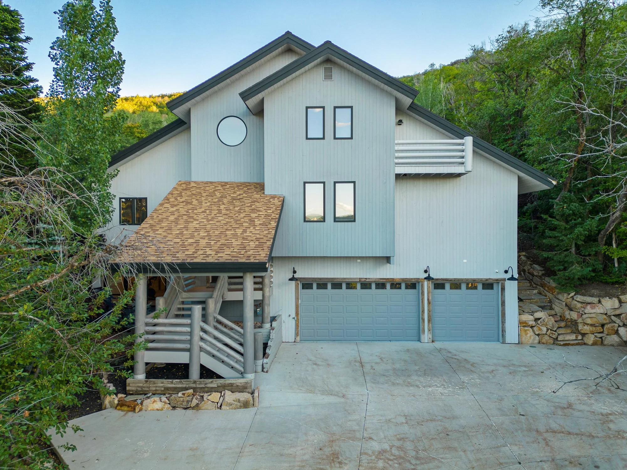 2 - 3253 Big Spruce Way.jpg