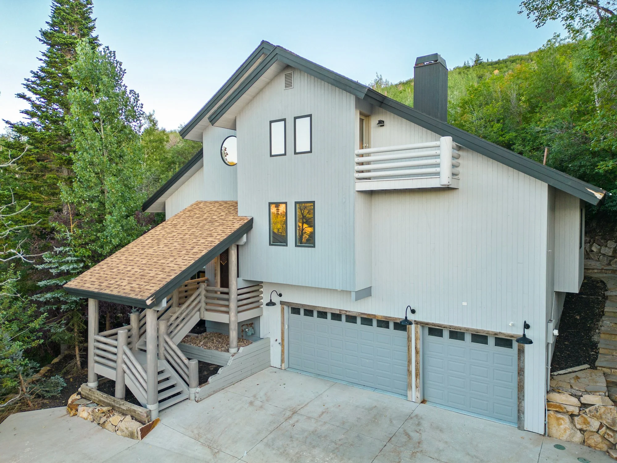 3 - 3253 Big Spruce Way.jpg