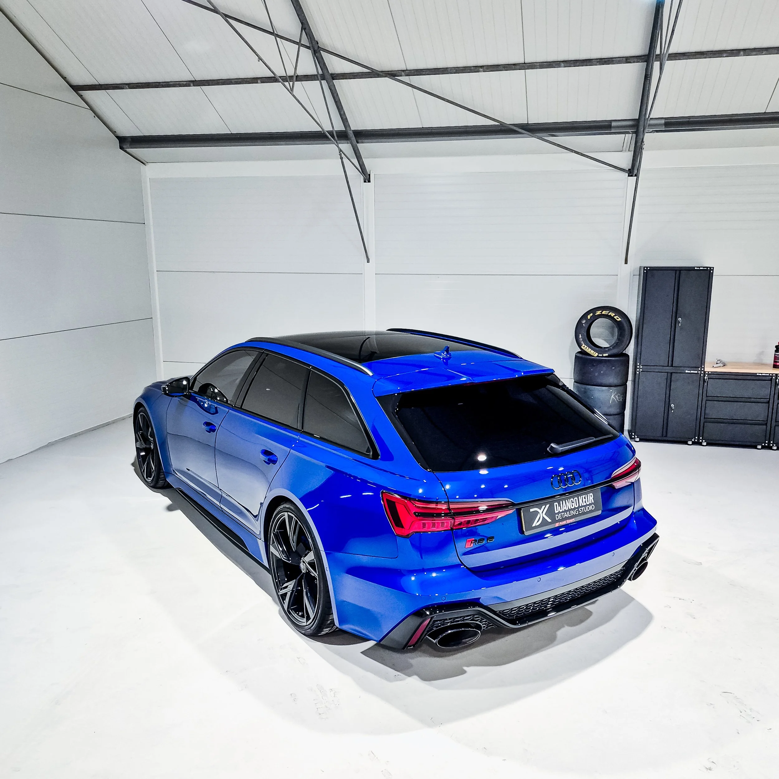 Audi RS6 na onderhoudsbeurt glascoating in de werkplaats.