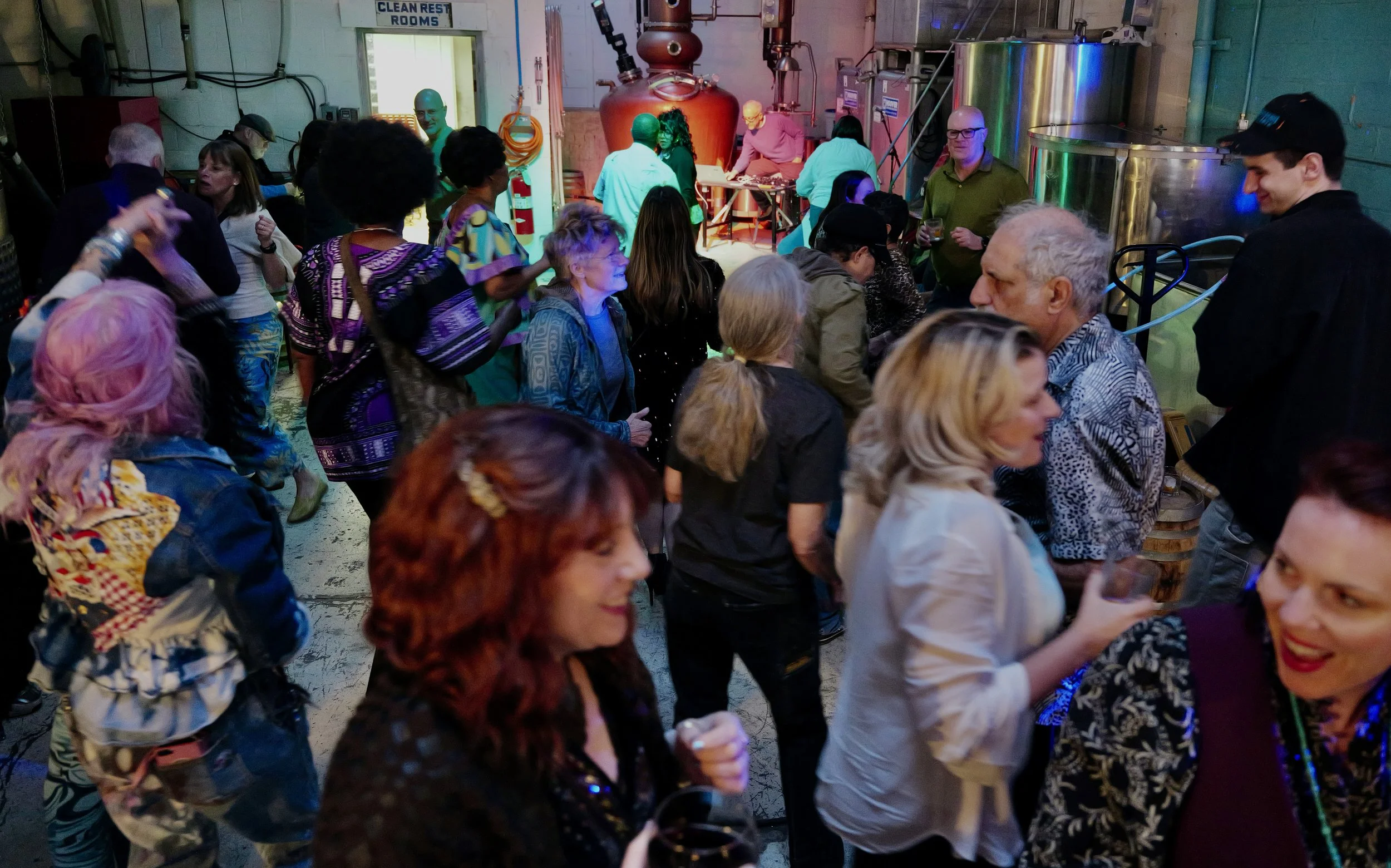 crowd dancing.JPG