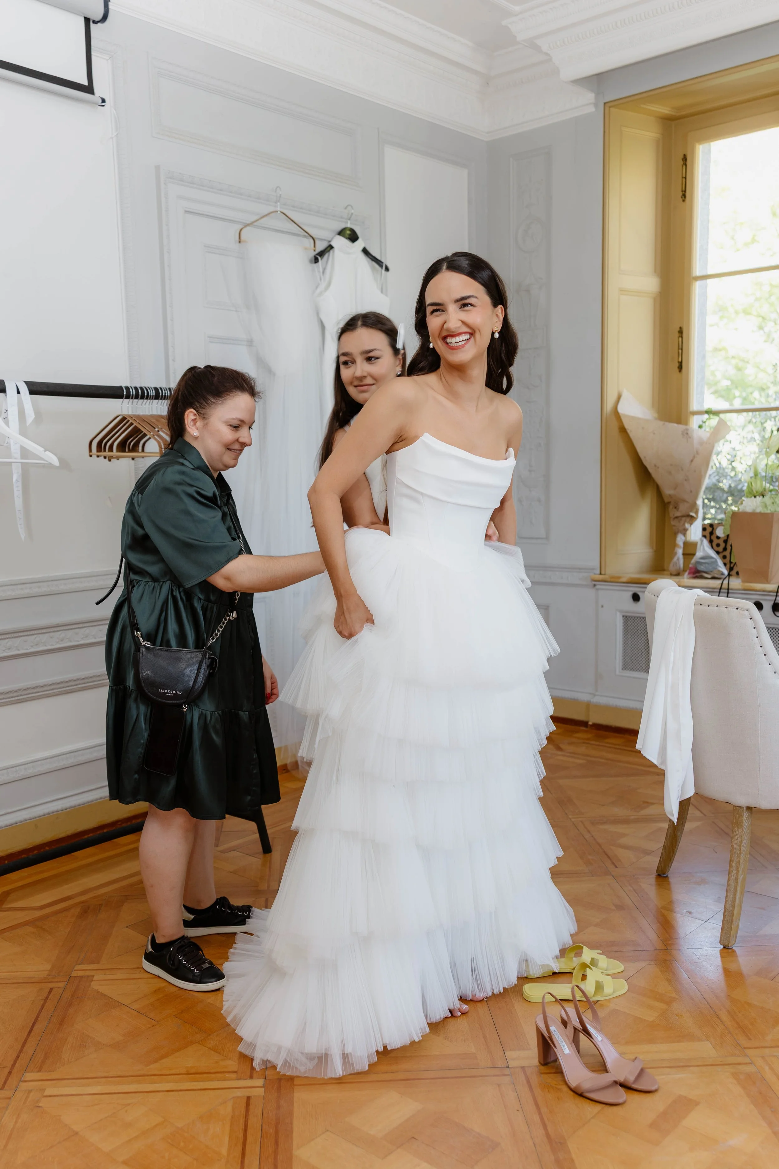 VillaEmdenBrideGettingReady-37.jpg