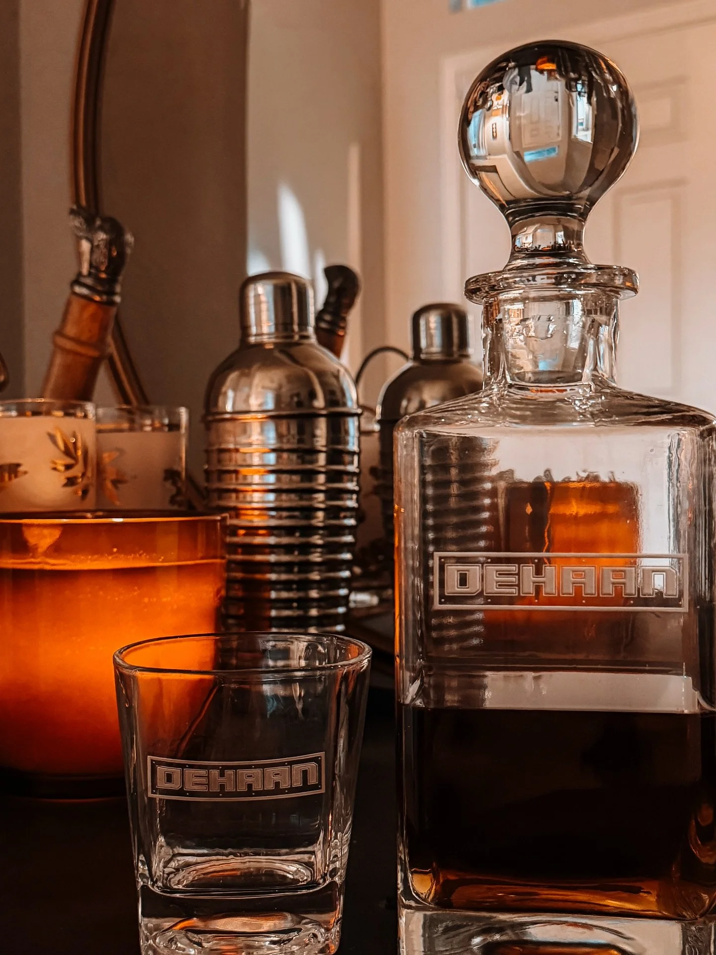 Sometimes, less truly is more. This sandcarved logo brings a timeless sense of simplicity and elegance to the set. Your brand deserves to look this good. 
Now, who&rsquo;s ready to pour one?