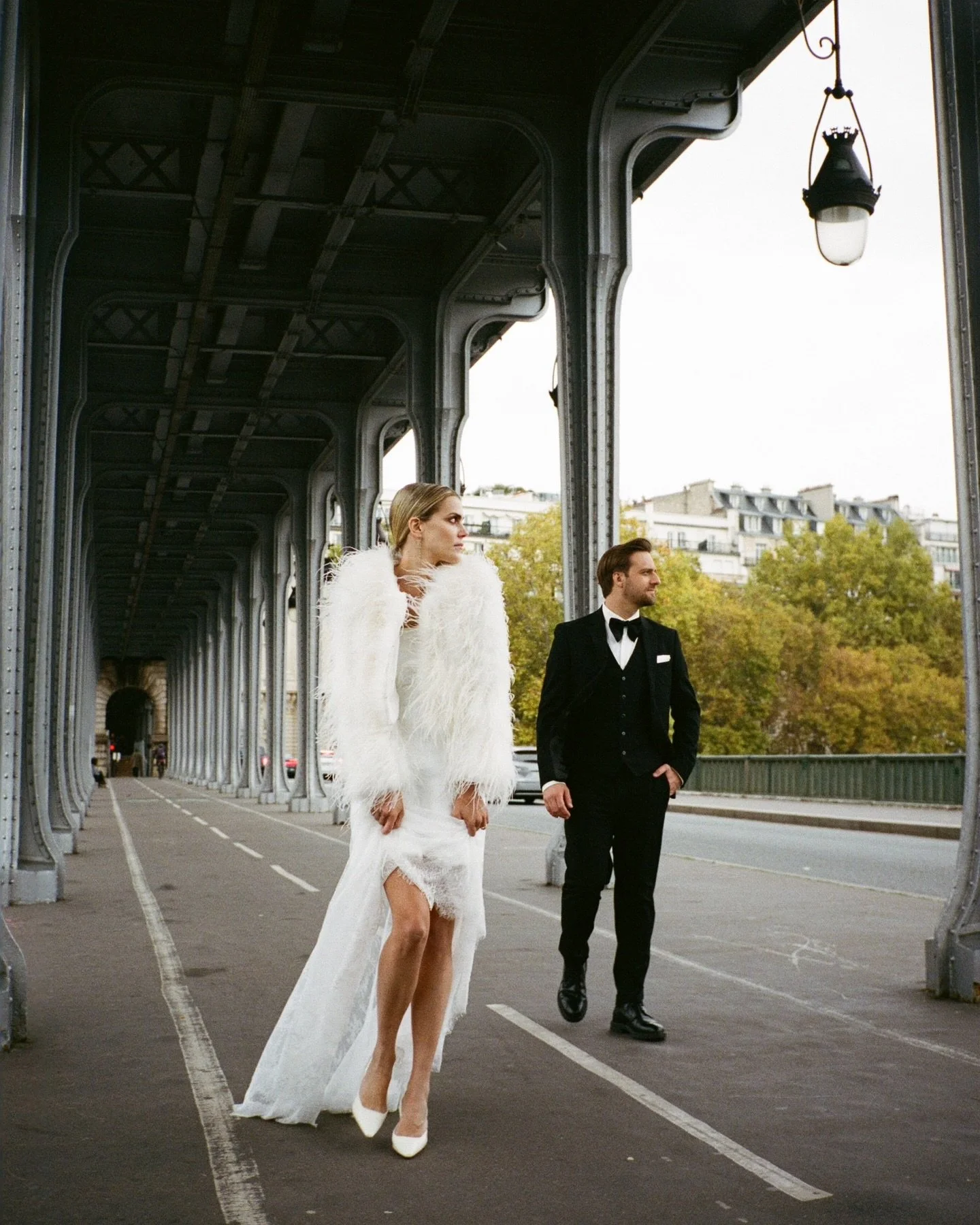 Paris has a way of turning love into pure cinema.

From the quiet elegance of a feathered cape to the laughter beneath the Eiffel Tower, these moments feel like stills from a film you never want to end. Captured on Portra 400 film, every frame carrie