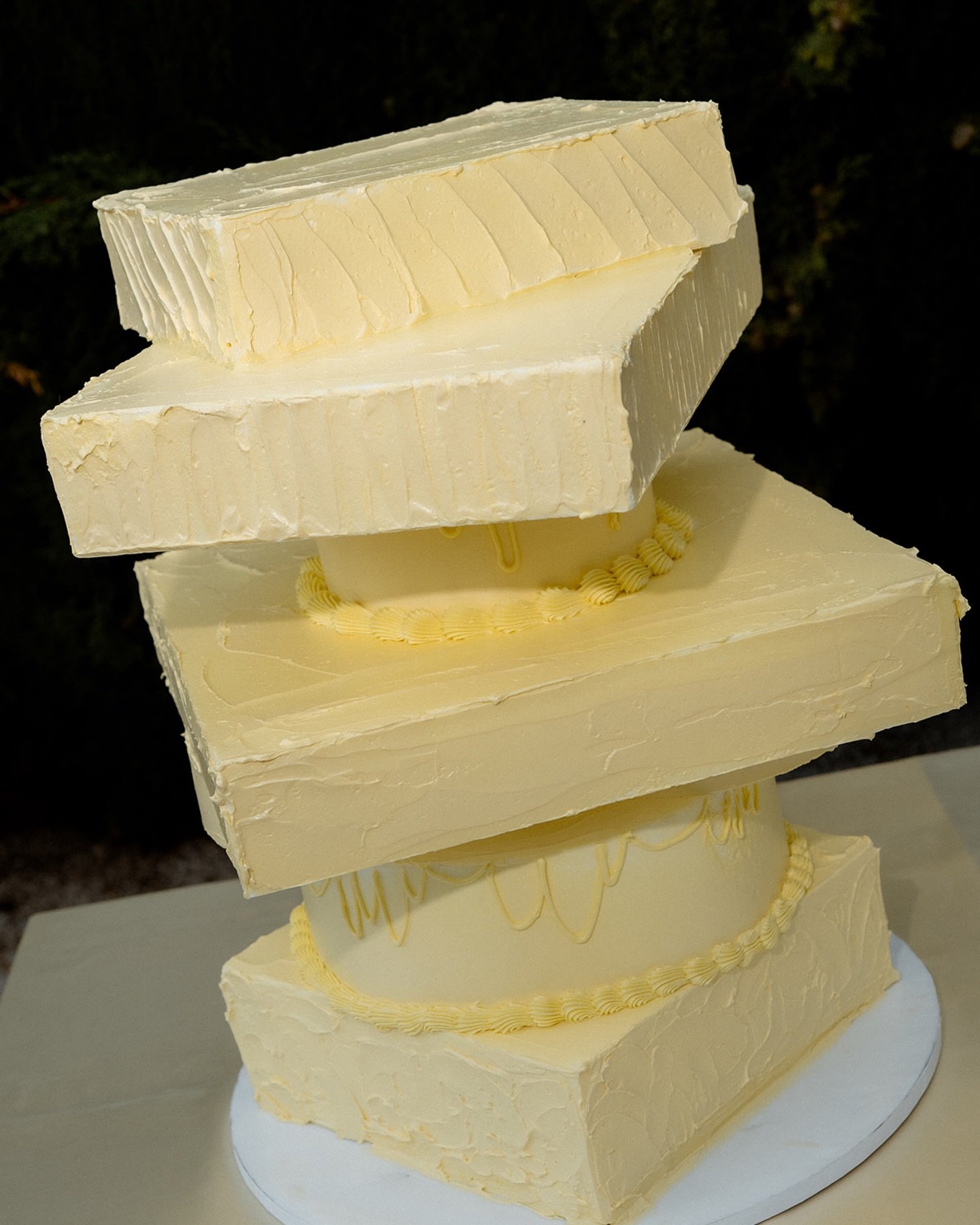 I could definitely get used to this&hellip; Being a destination wedding photographer feels like a dream. Provence truly spoiled us - the light, the creativity, the atmosphere, and that golden sunshine we miss so much in the UK! ☀️

Ch&acirc;teau de T