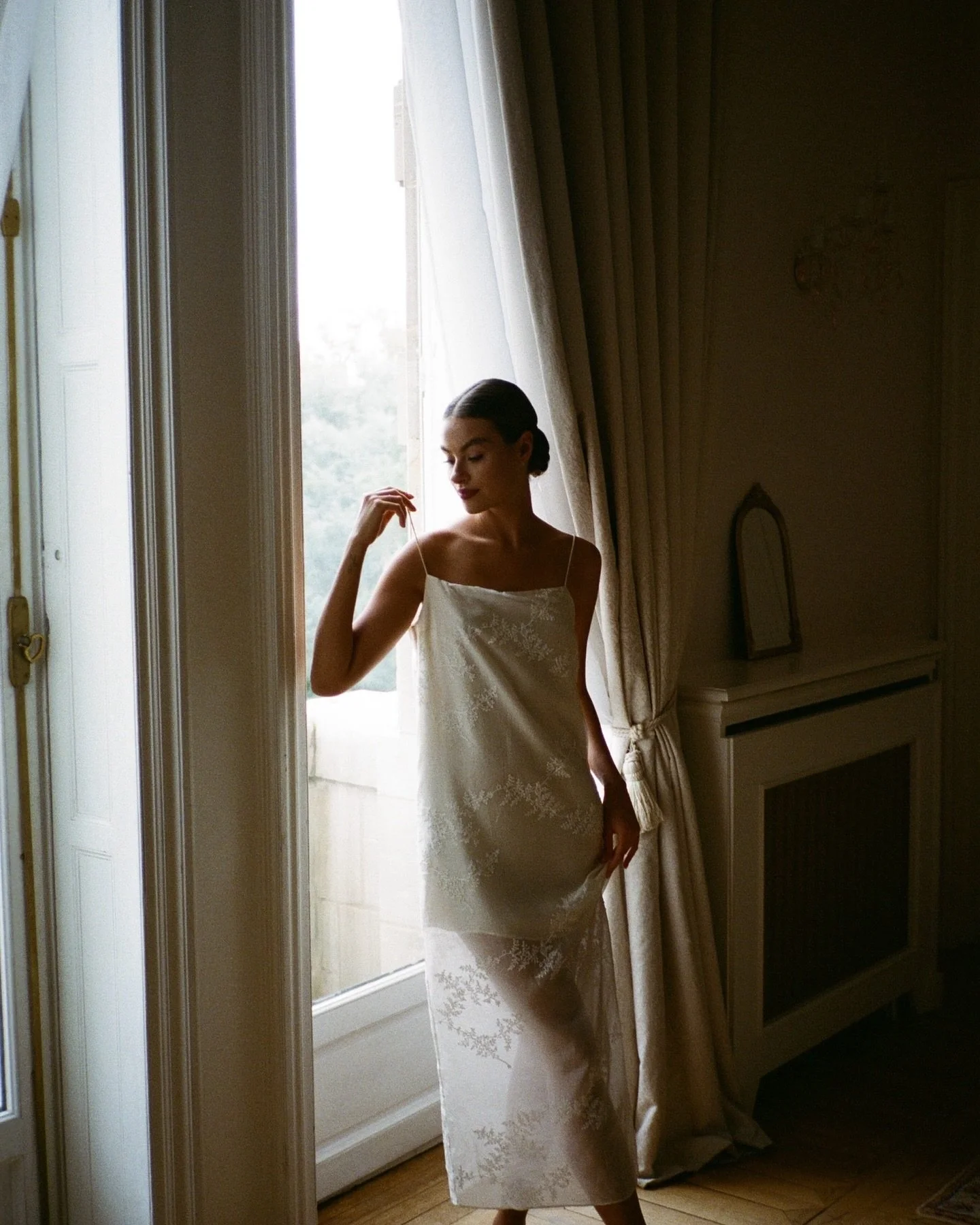 I&rsquo;ve been sitting on this gallery for a while because I couldn&rsquo;t choose which frames to share first. Every image from this day feels like its own little universe - delicate, intimate, impossibly elegant. It all starts with the getting rea