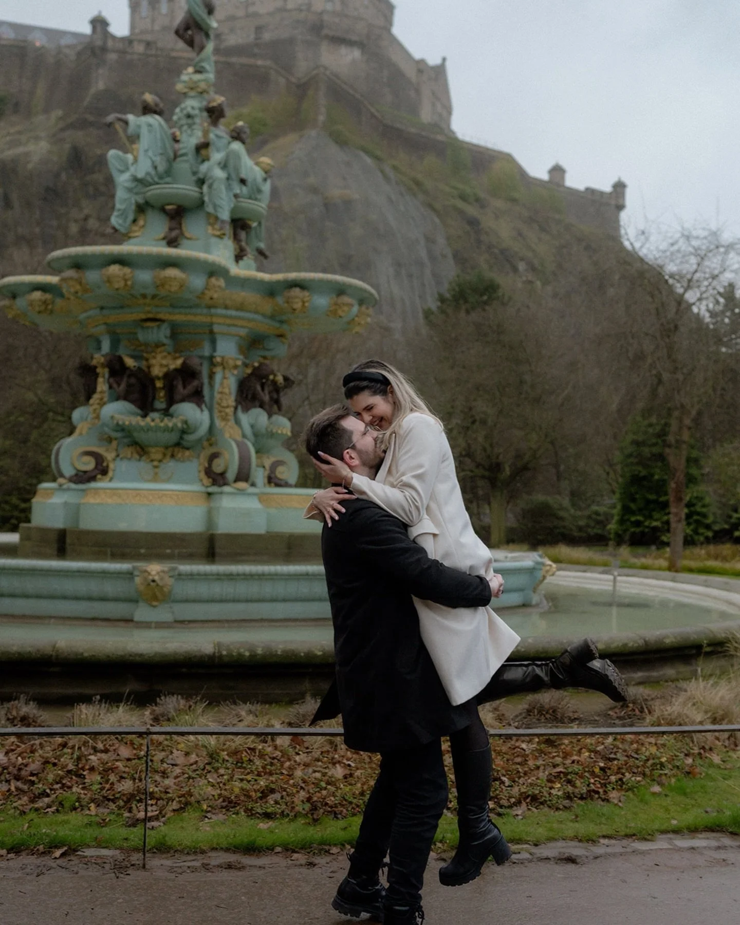 Such a great day shooting this gorrrrrrgeous engagement shoot with @nataliacm94 and @jackpinney in Edinburgh last week ❤️ 

Not long to go until their special day at @dundascastle and what a day that will be! 🤌🏻🥰😍