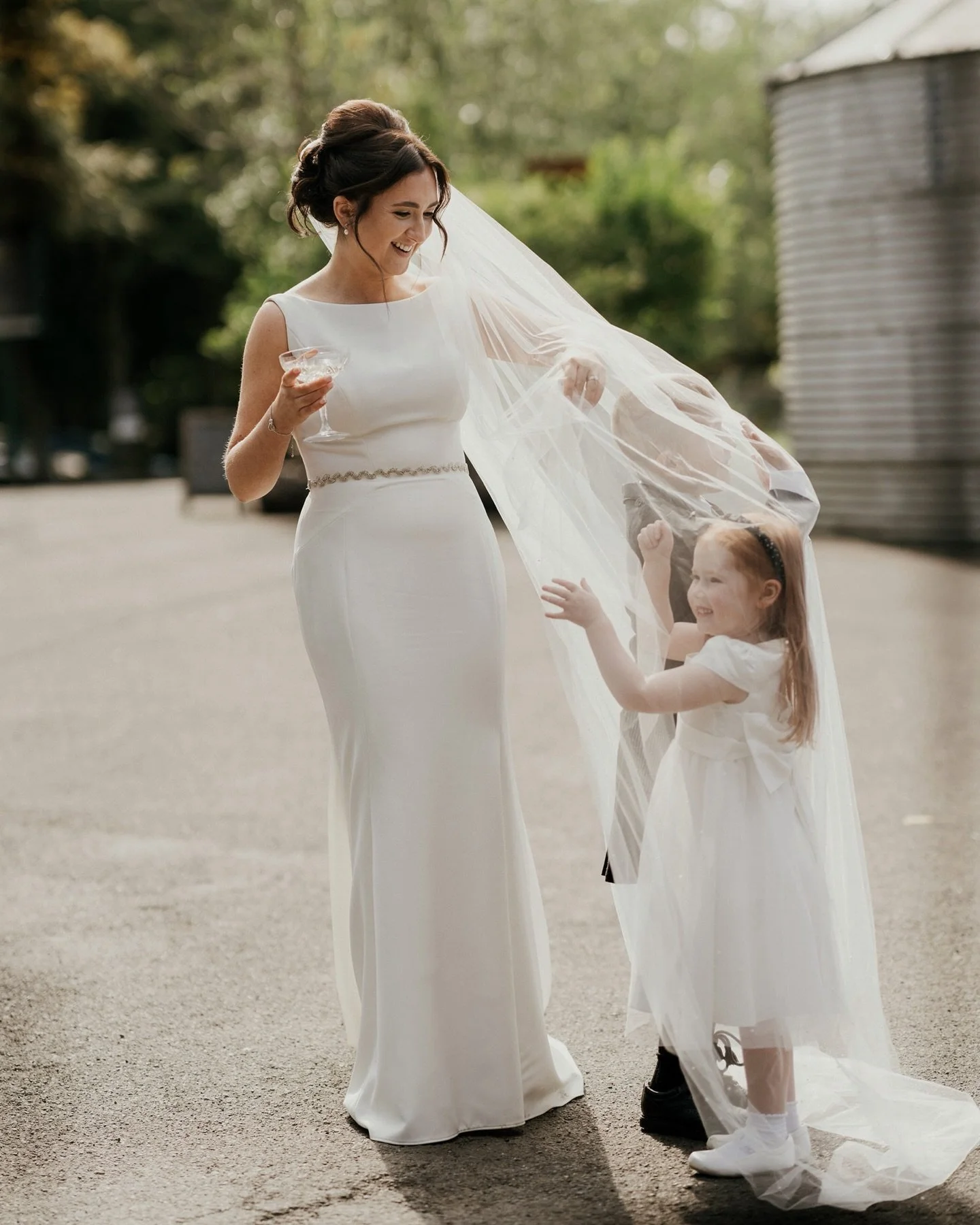 Since it feels like spring&hellip; I had to get this one out for the candids and vibes at @thewillowsatthewoodmans for @katieriches93 and @chris_riches90 magical day 🤌🏻🤌🏻🤌🏻 vibes were unmatched!! Happy almost Spring season to y&rsquo;all

#wedd