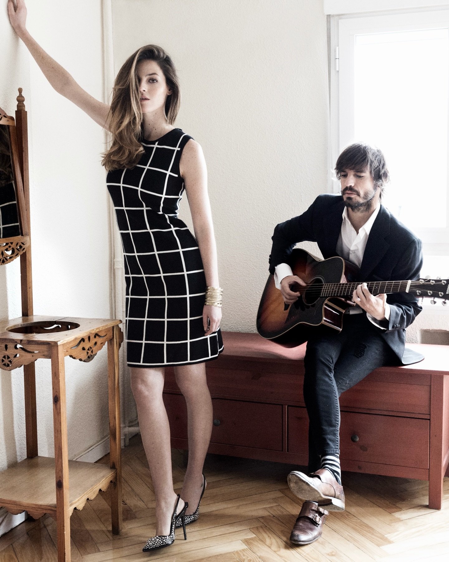 Throwing it back to magazine features for @vanidad 🤌🏻🤌🏻🤌🏻 @aidaartiles + @pol314oficial  real features, real couples; no paid advertorials here 👀 

#weddingphotographer #editorialweddingphotographer