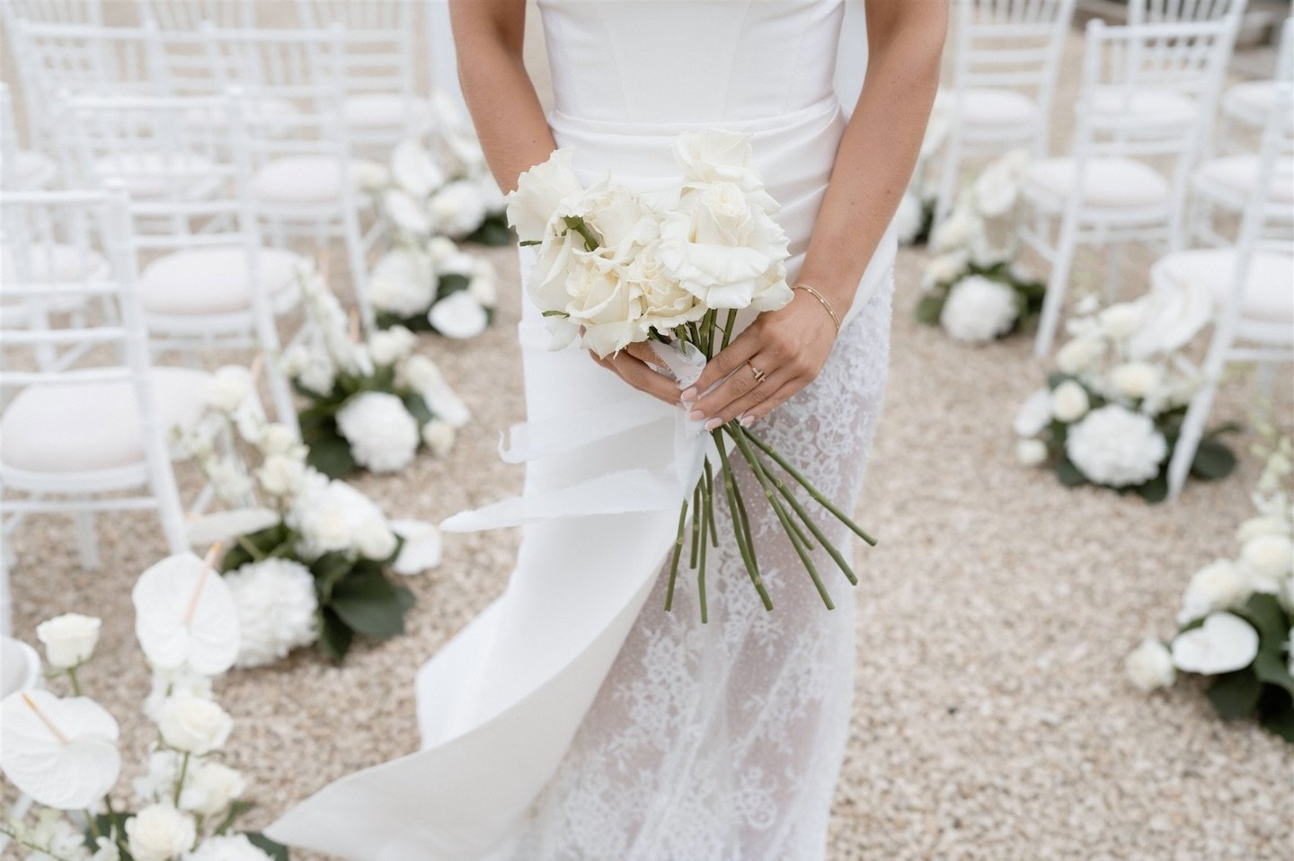 Some lovely details at @northsidefarmevents 🤌🏻🤌🏻🤌🏻🤌🏻 Spring is coming and I am SO excited for all my April weddings!!!!! Let the fun begin😍😍😍😍 

What a fun day with @ellemacsocial this was 😉 we do have a package together, just saying!

#