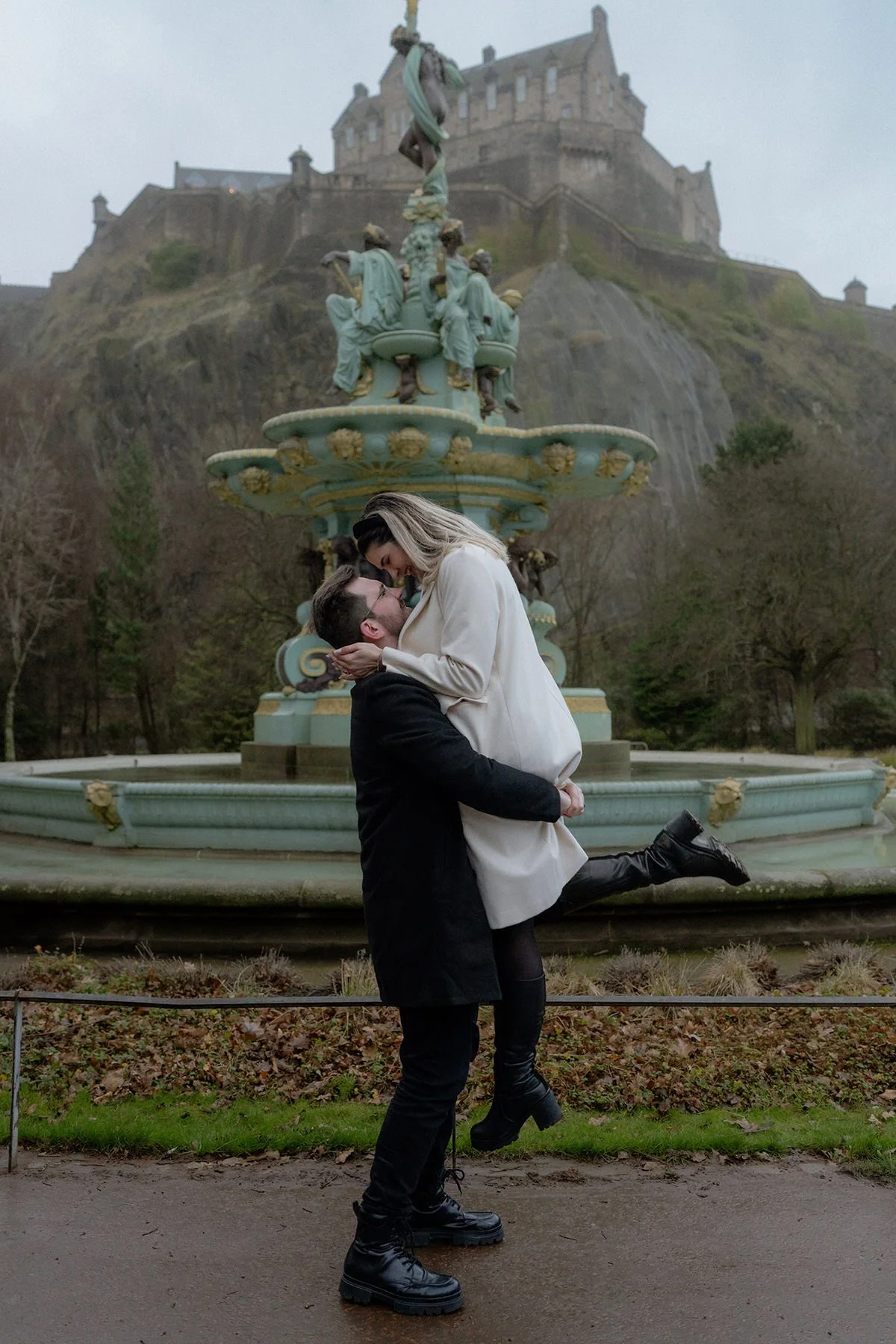 NATALIA & JACK’S EDINBURGH ENGAGEMENT SHOOT: A LOVE STORY AT CALTON HILL